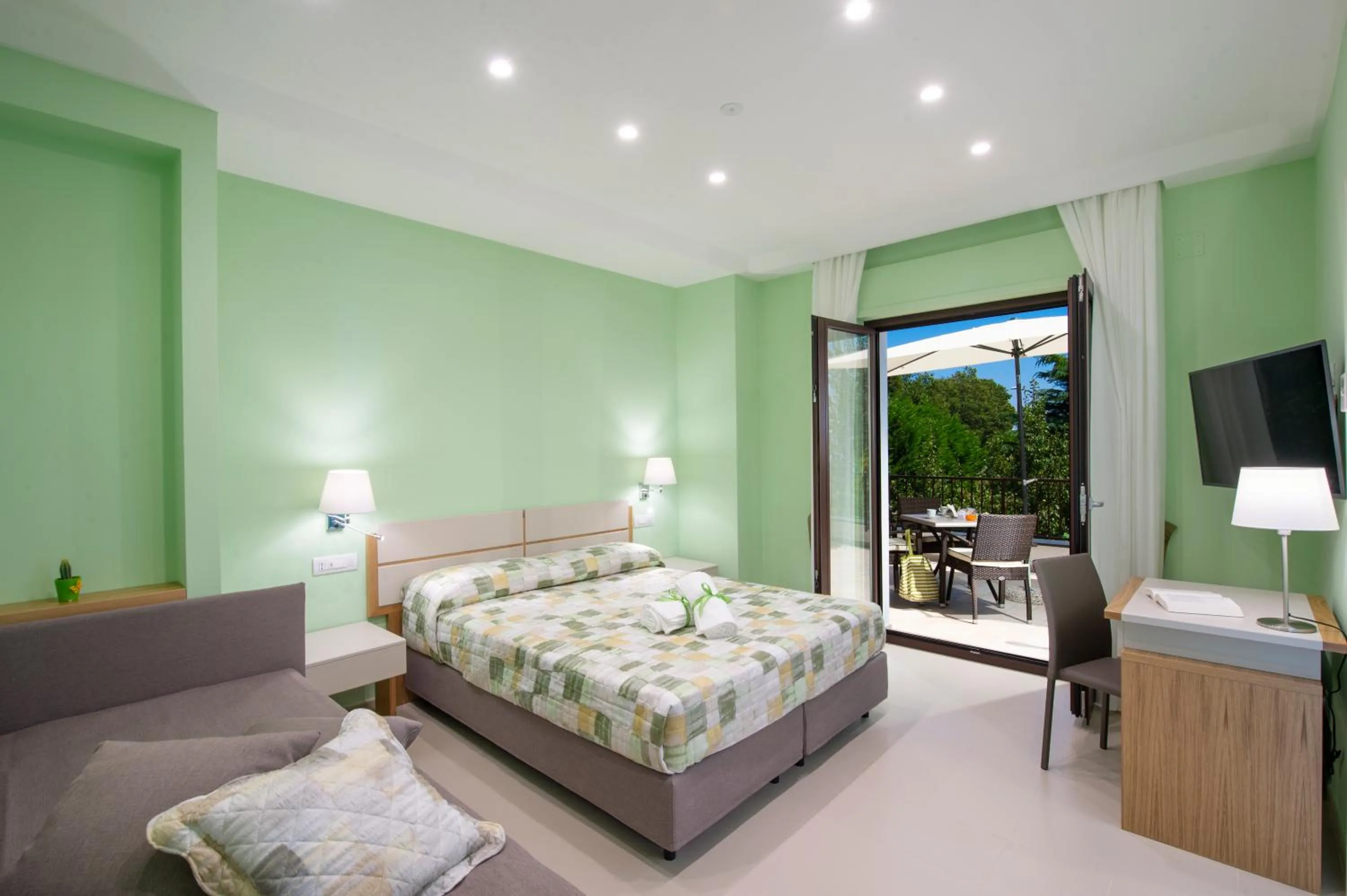 Bed in Villa Paradise Resort