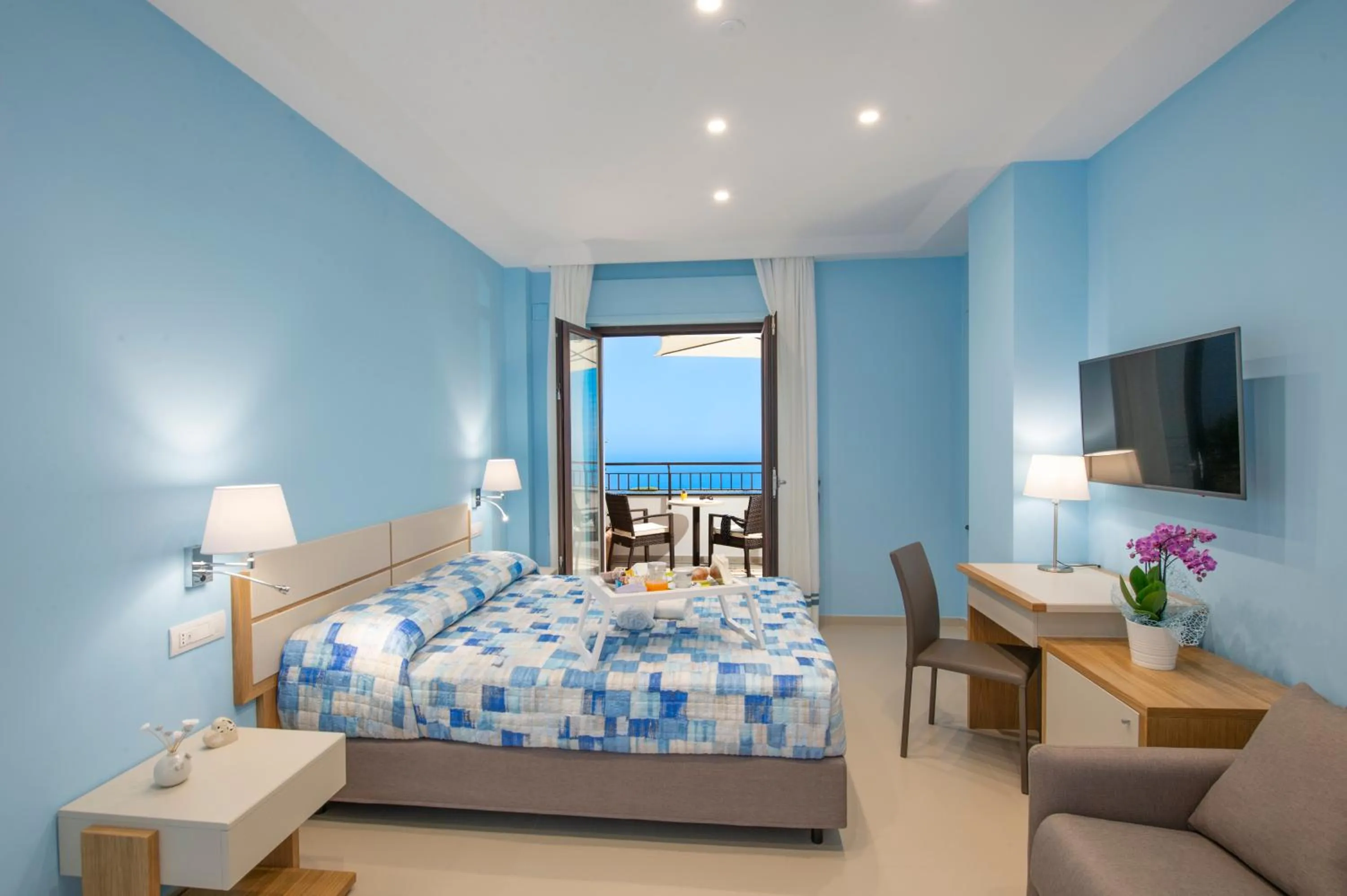 Bed in Villa Paradise Resort