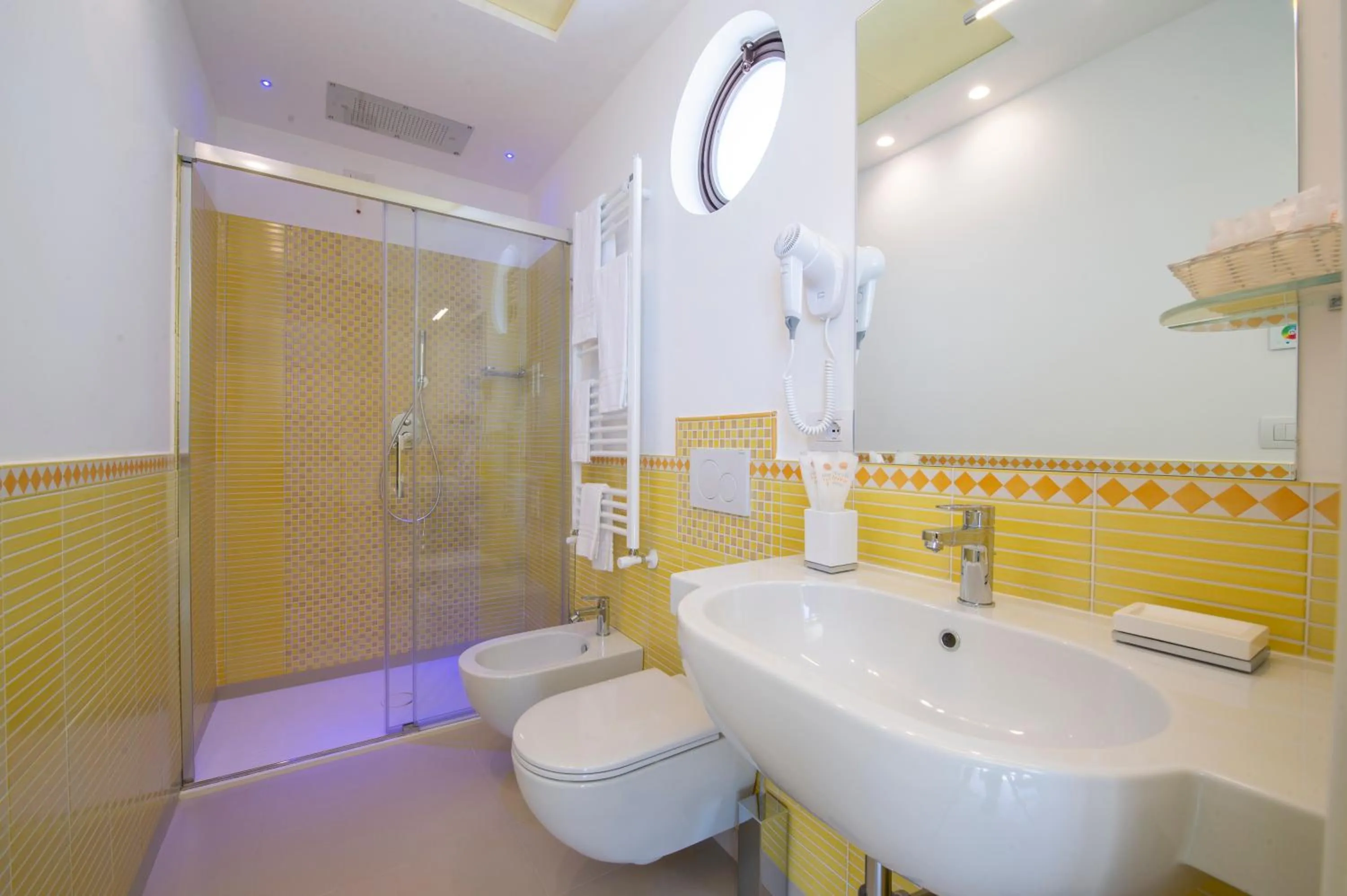 Bathroom in Villa Paradise Resort