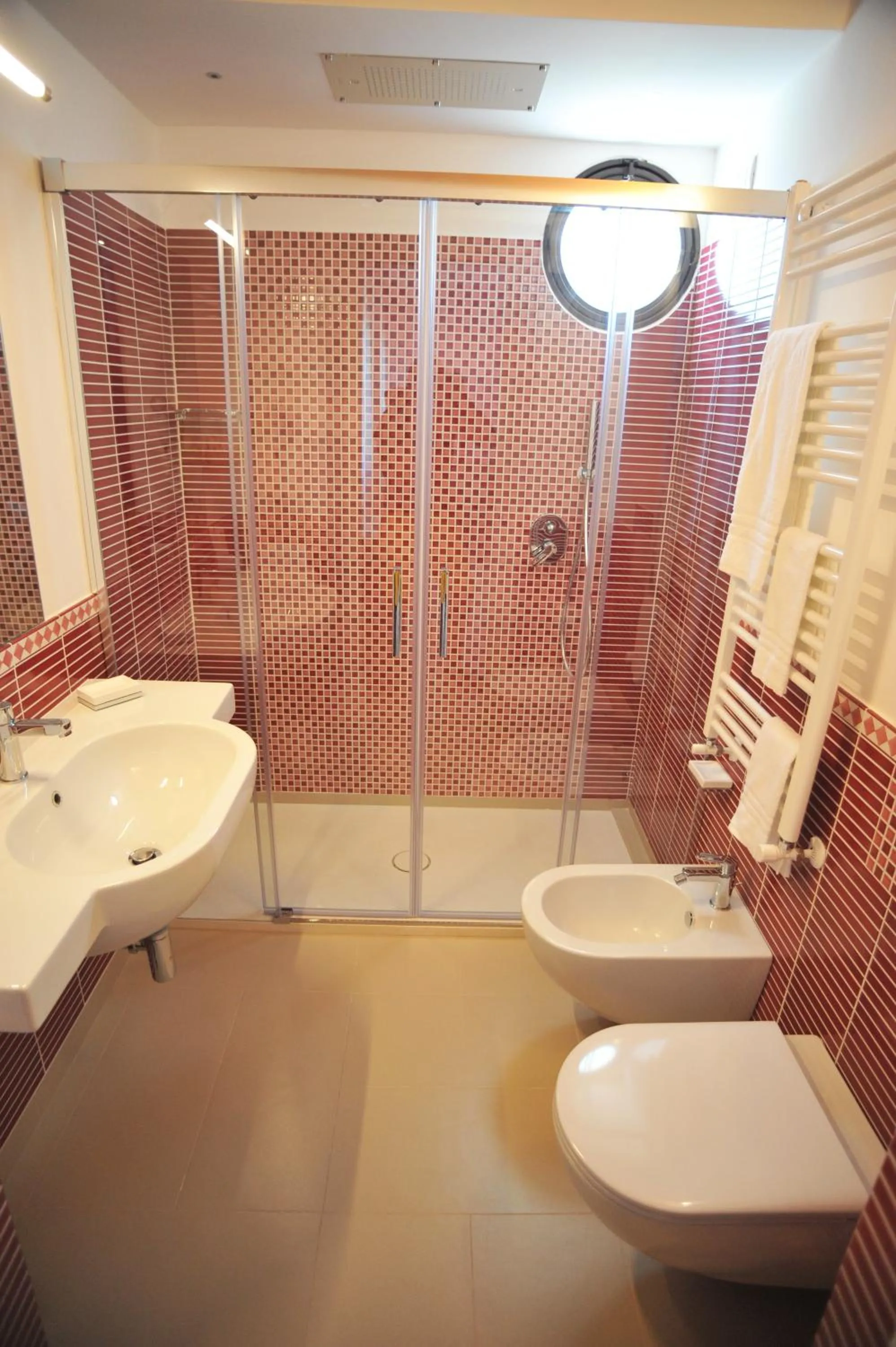 Shower in Villa Paradise Resort