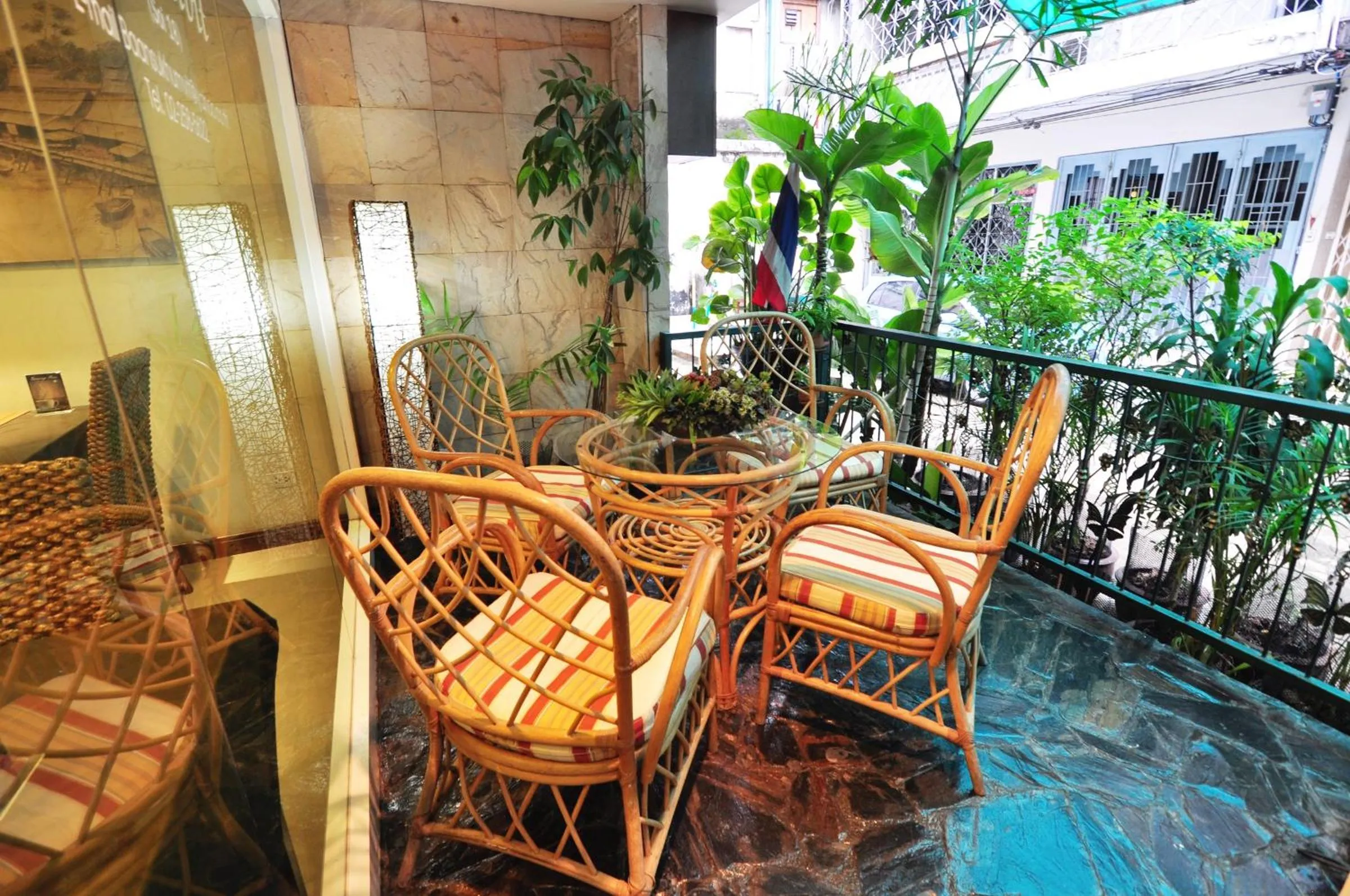 Restaurant/places to eat in Baan Sukhumvit Soi 18