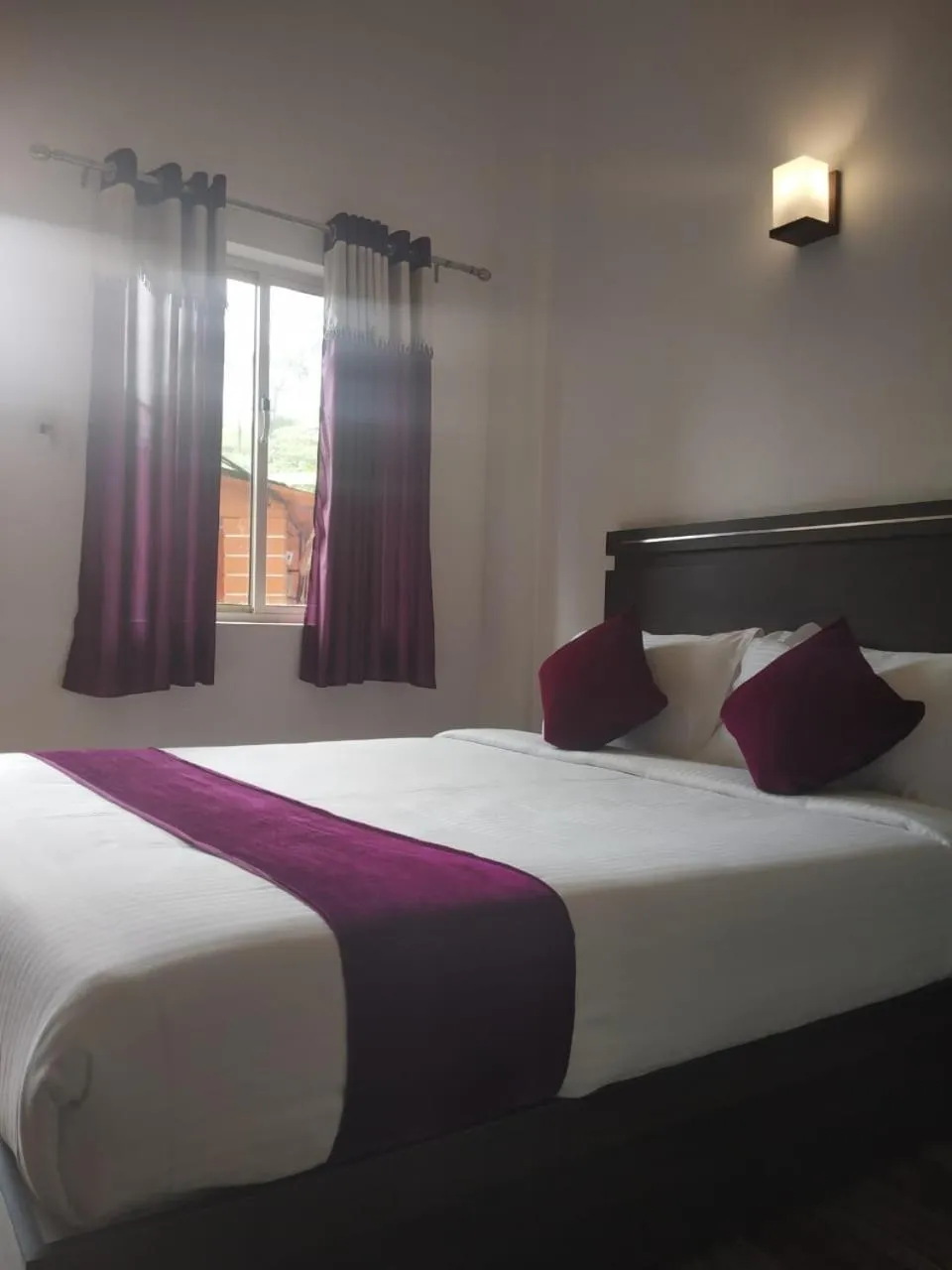 Bedroom, Bed in Landy Queen