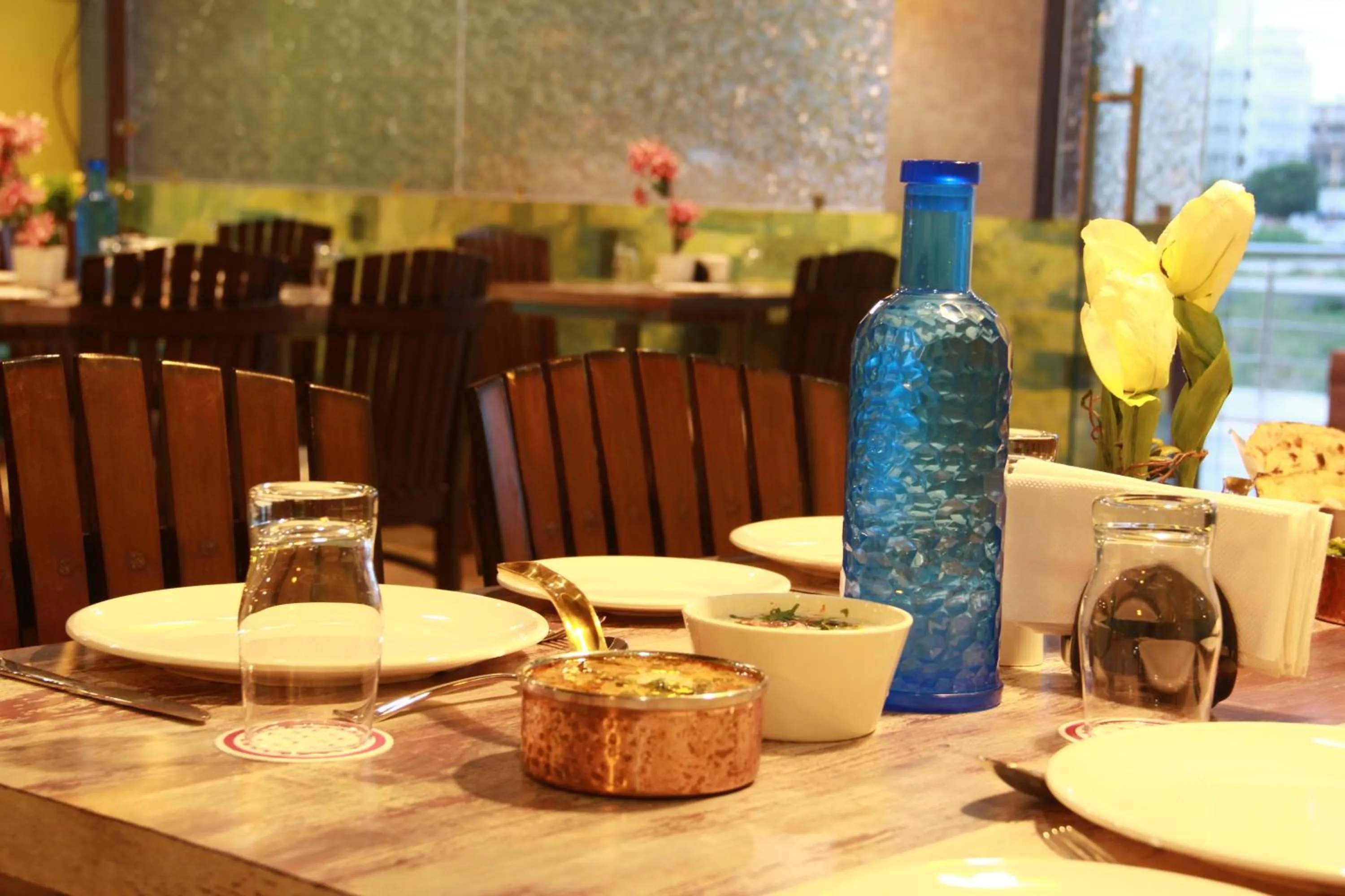 Restaurant/places to eat in Hotel Dayal Shree Paradise