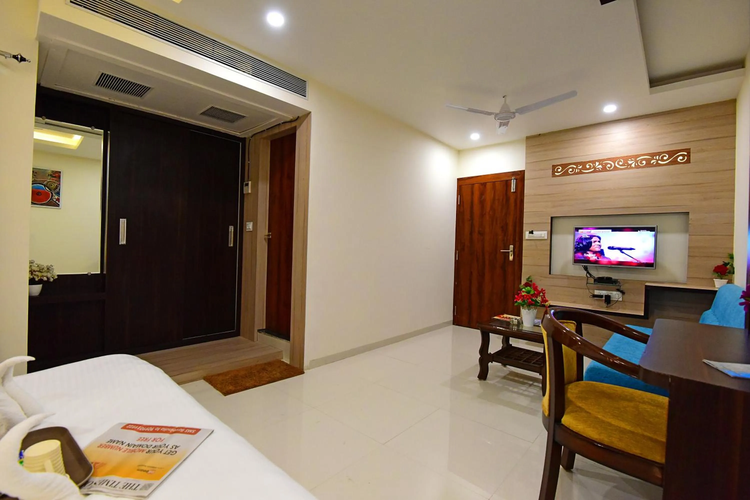 TV and multimedia in Hotel Dayal Shree Paradise