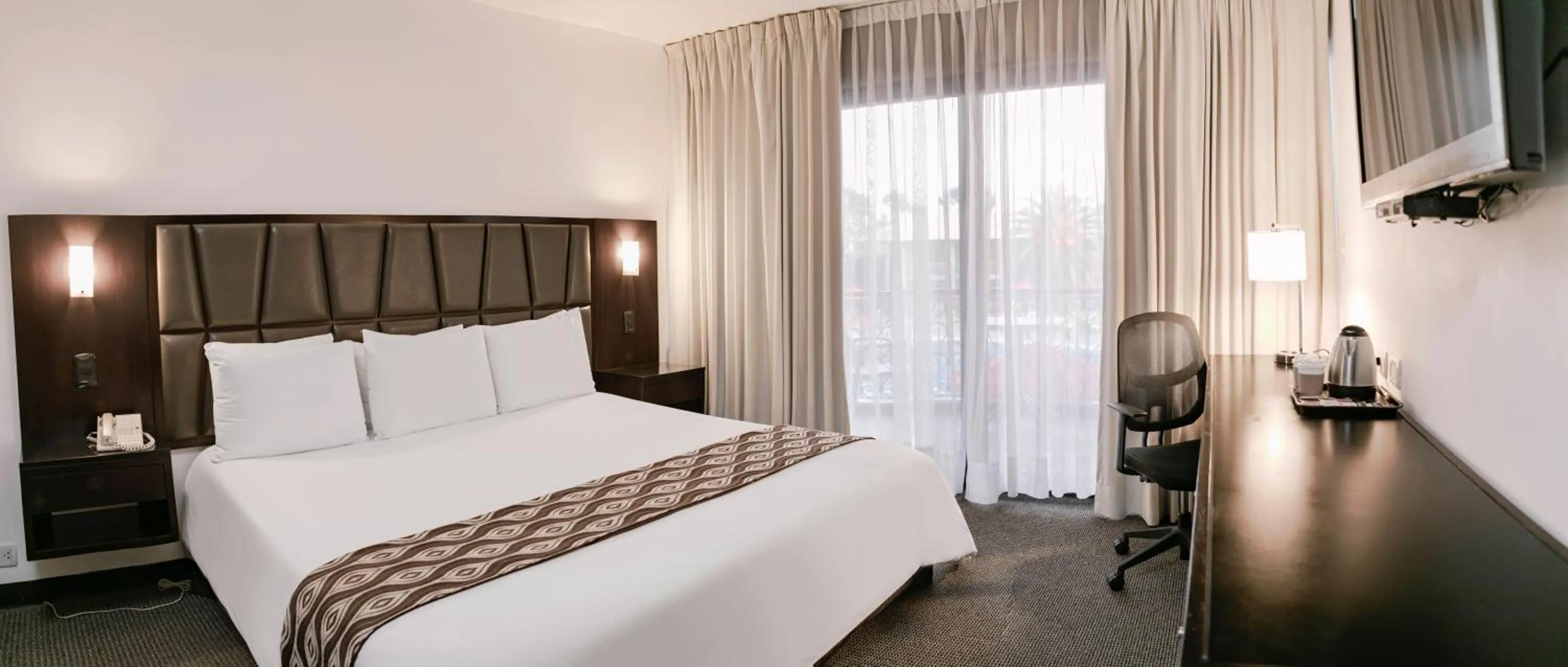 Bedroom, Bed in Wyndham Costa del Sol Trujillo