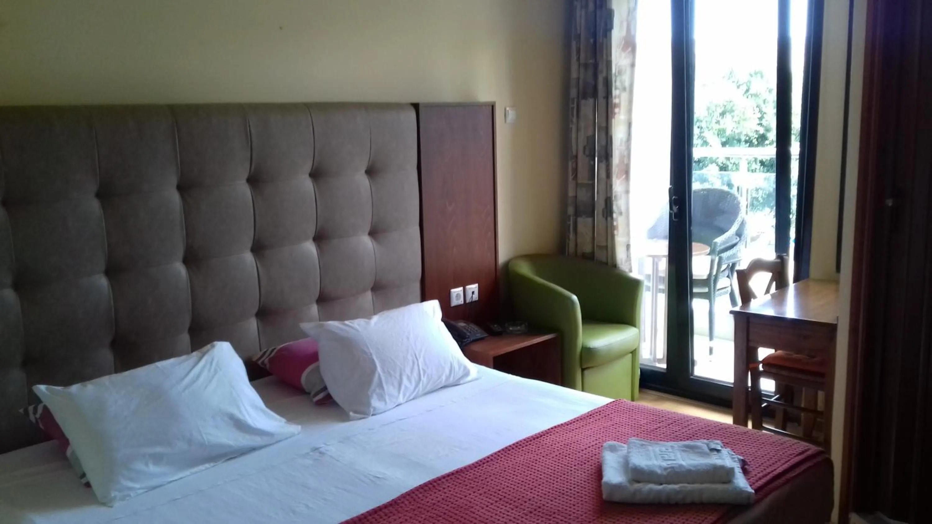 Bedroom, Bed in Parthenon Hotel