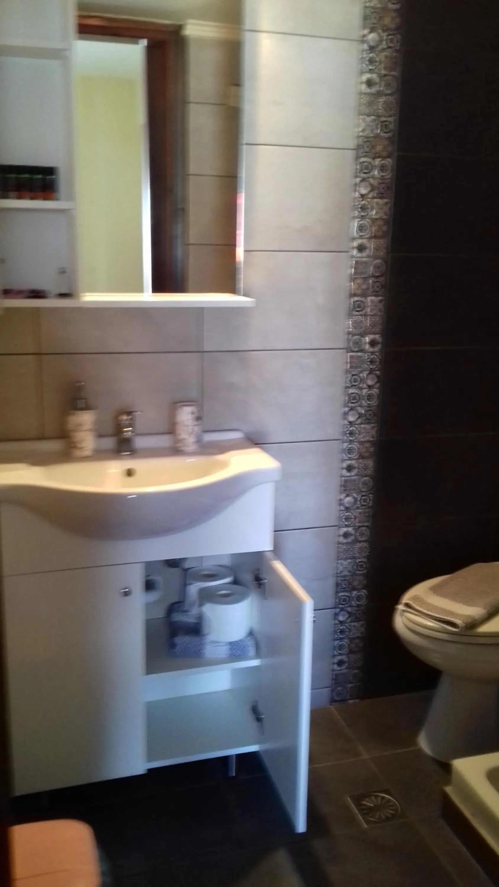 Bathroom in Parthenon Hotel