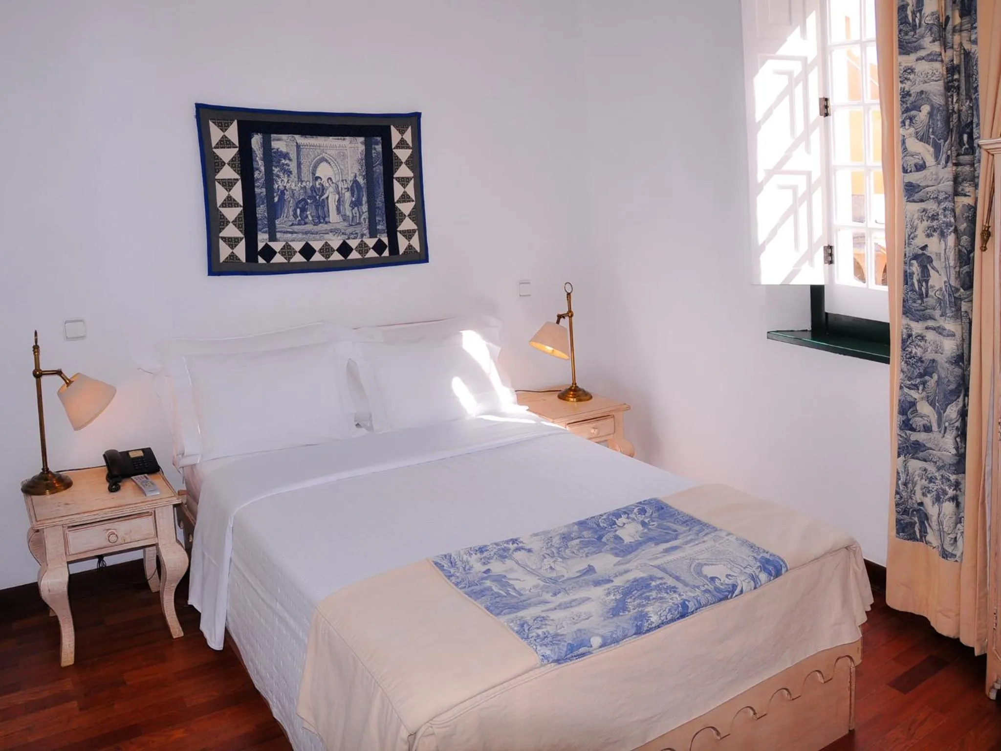 Bedroom, Bed in Pousada Castelo de Alvito