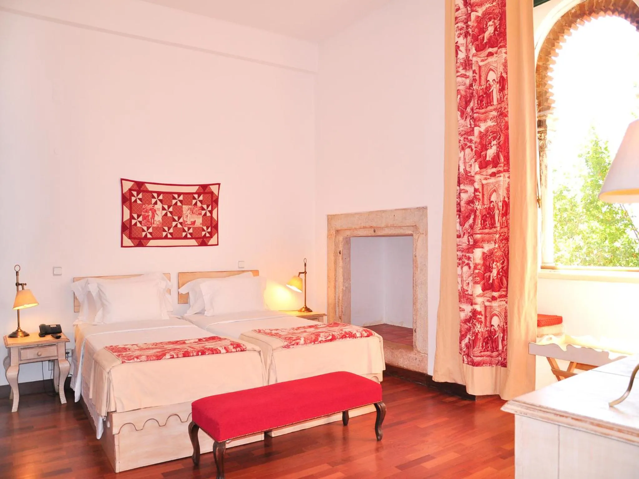 Bedroom, Bed in Pousada Castelo de Alvito