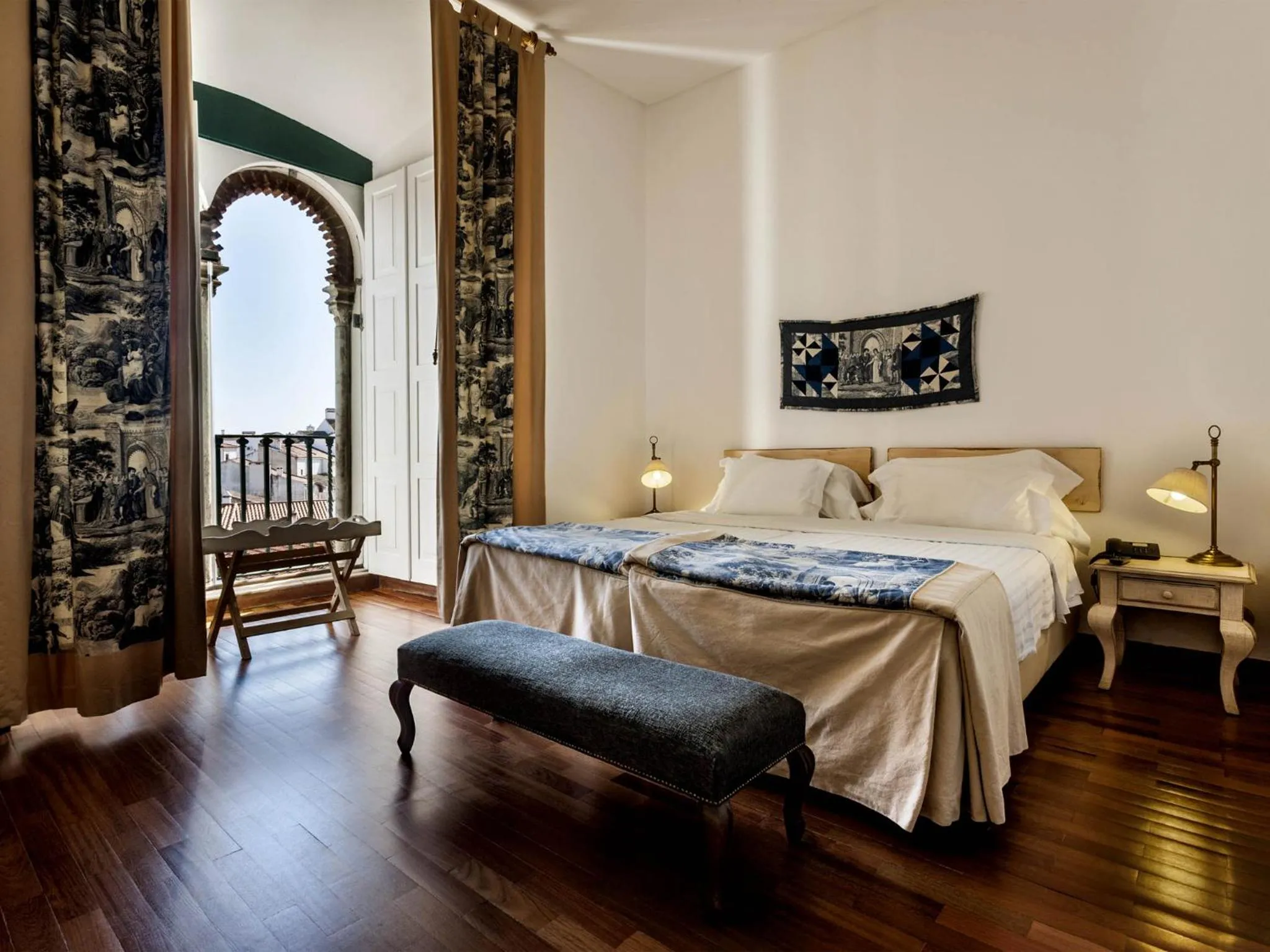 Bedroom, Bed in Pousada Castelo de Alvito