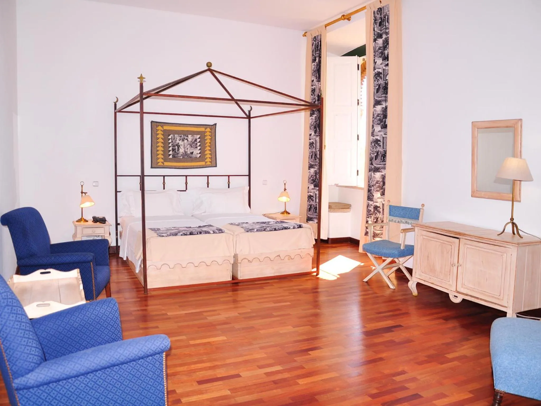 Bedroom, Bed in Pousada Castelo de Alvito