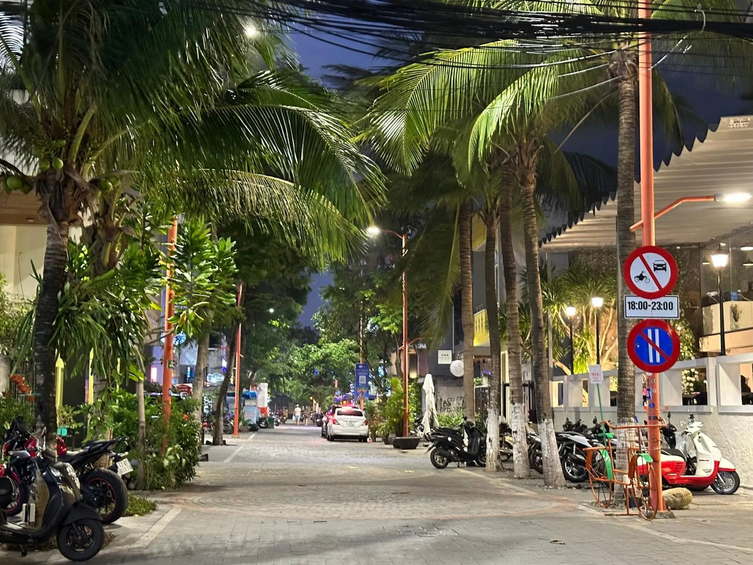 Night in New Era Hotel & Apartments