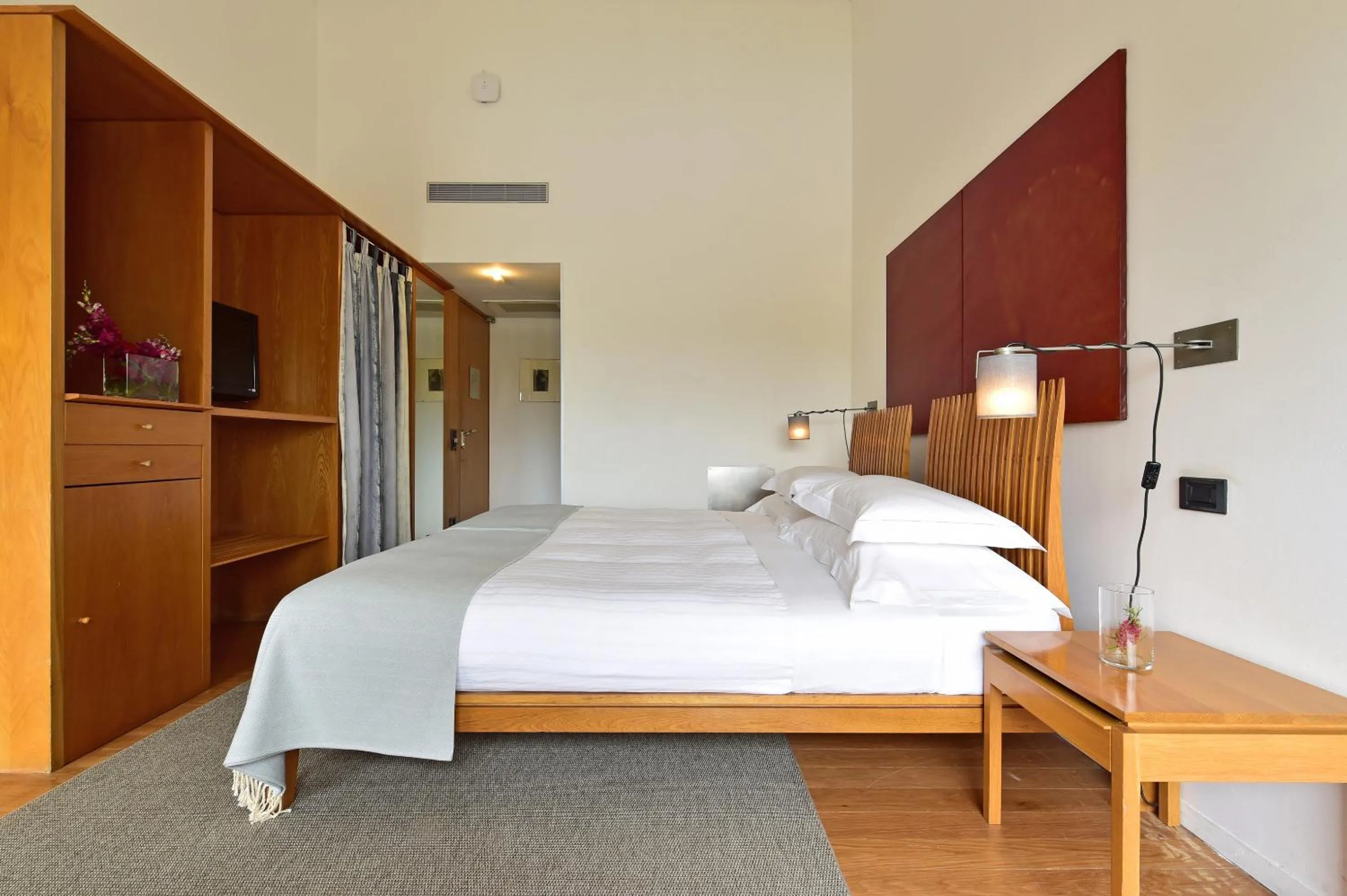 Photo of the whole room, Bed in Pousada Convento de Arraiolos