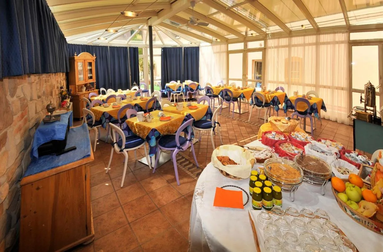 Restaurant/places to eat in Albergo Due Spade