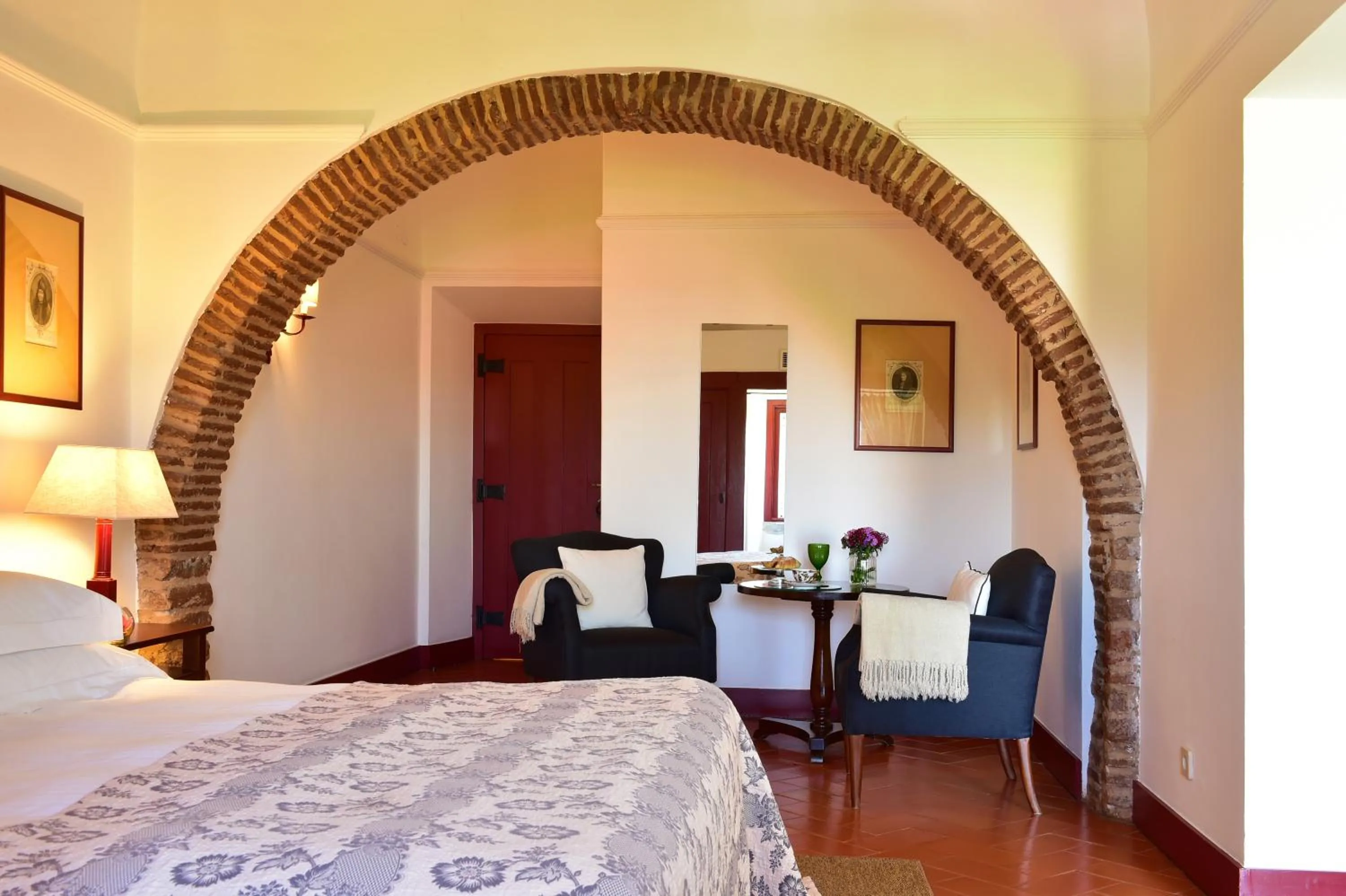 Photo of the whole room, Bed in Pousada Convento de Beja