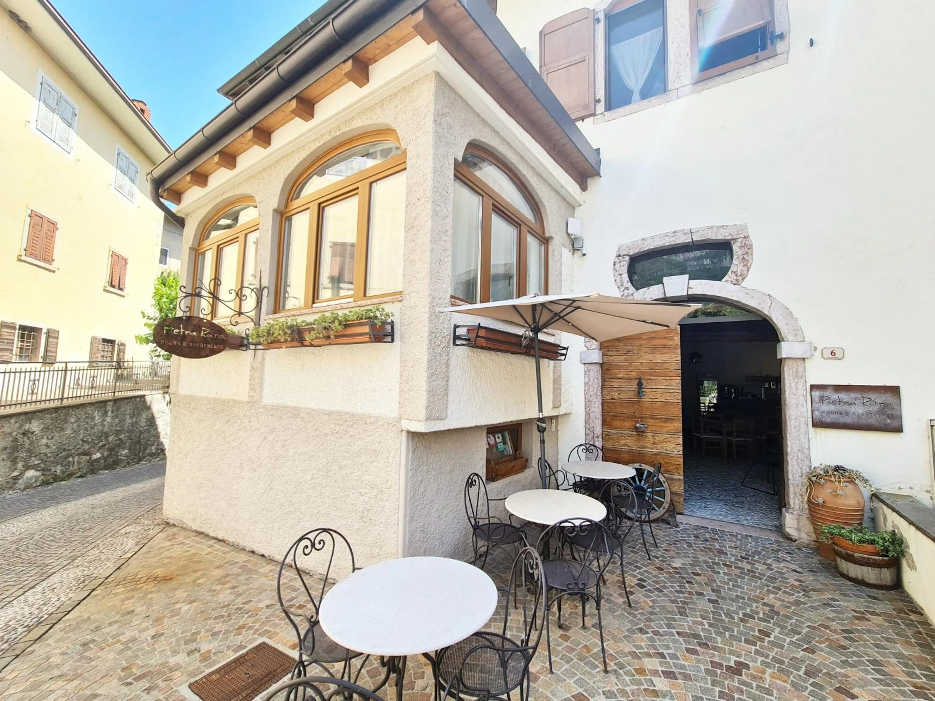 Pietra Rara Apartments