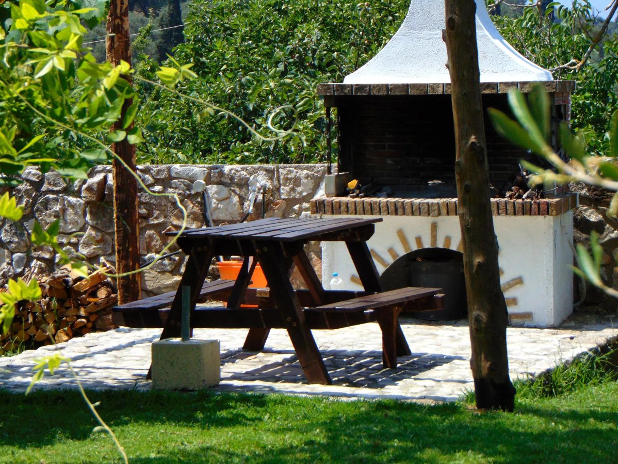 BBQ facilities in Villa Grecia