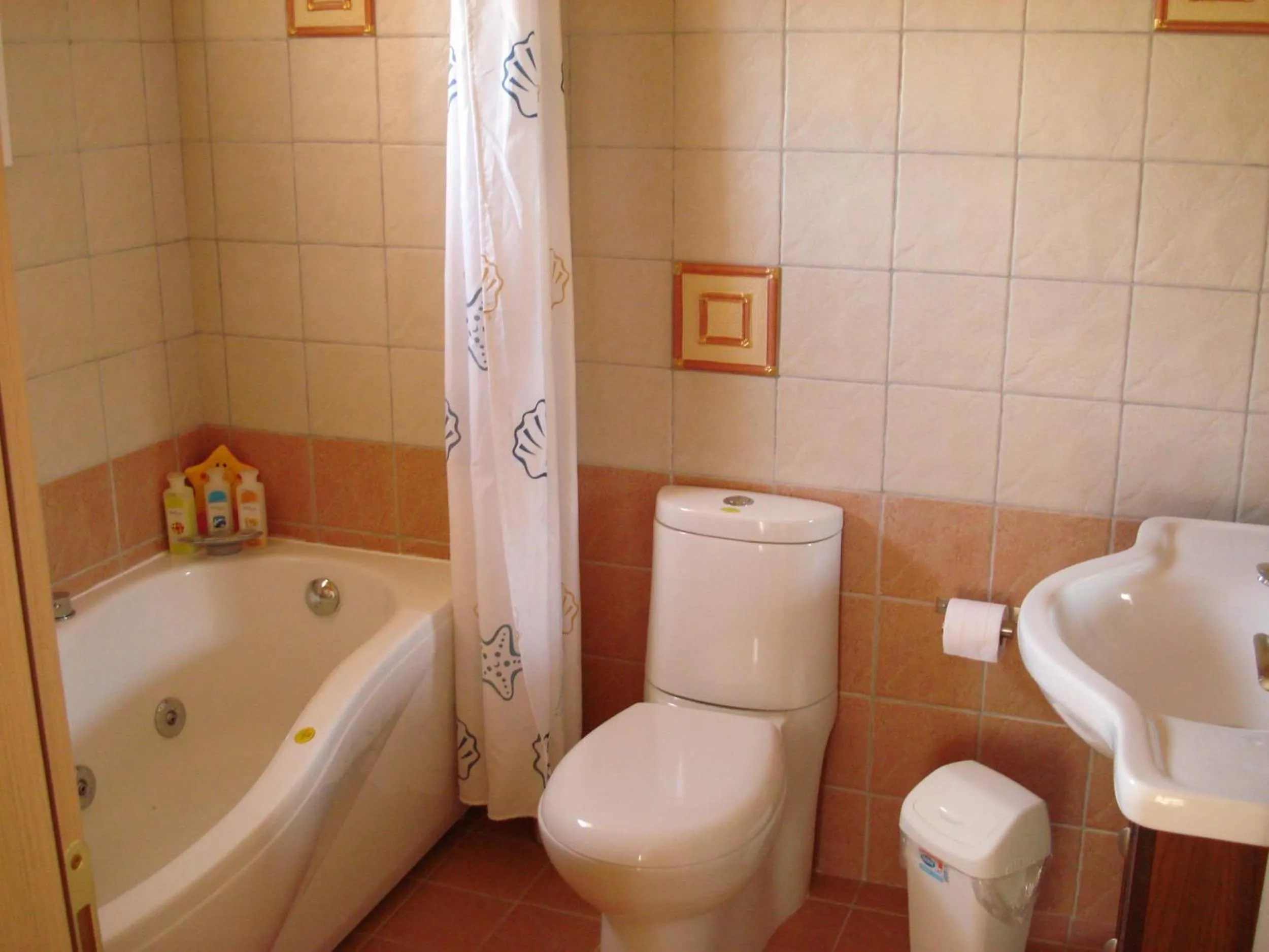 Toilet in Villa Grecia