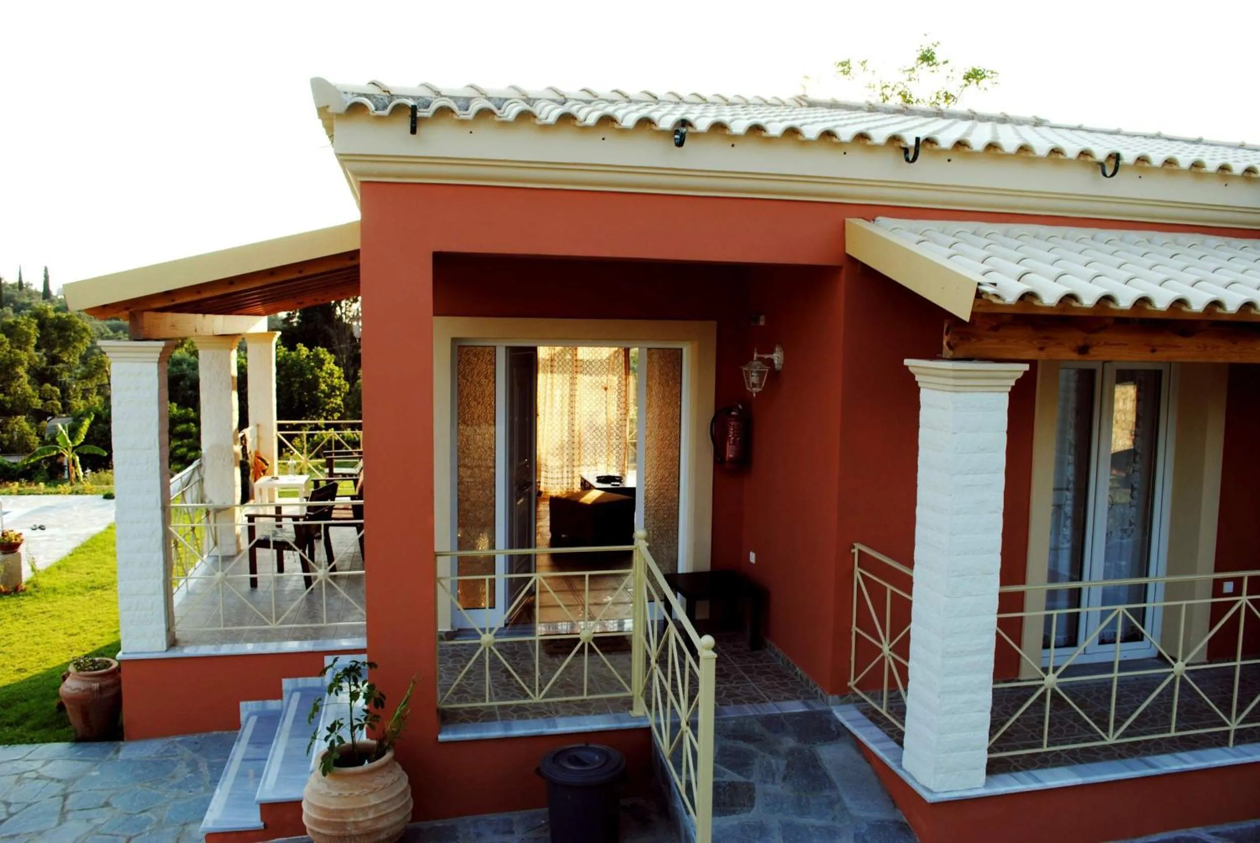 Facade/entrance in Villa Grecia
