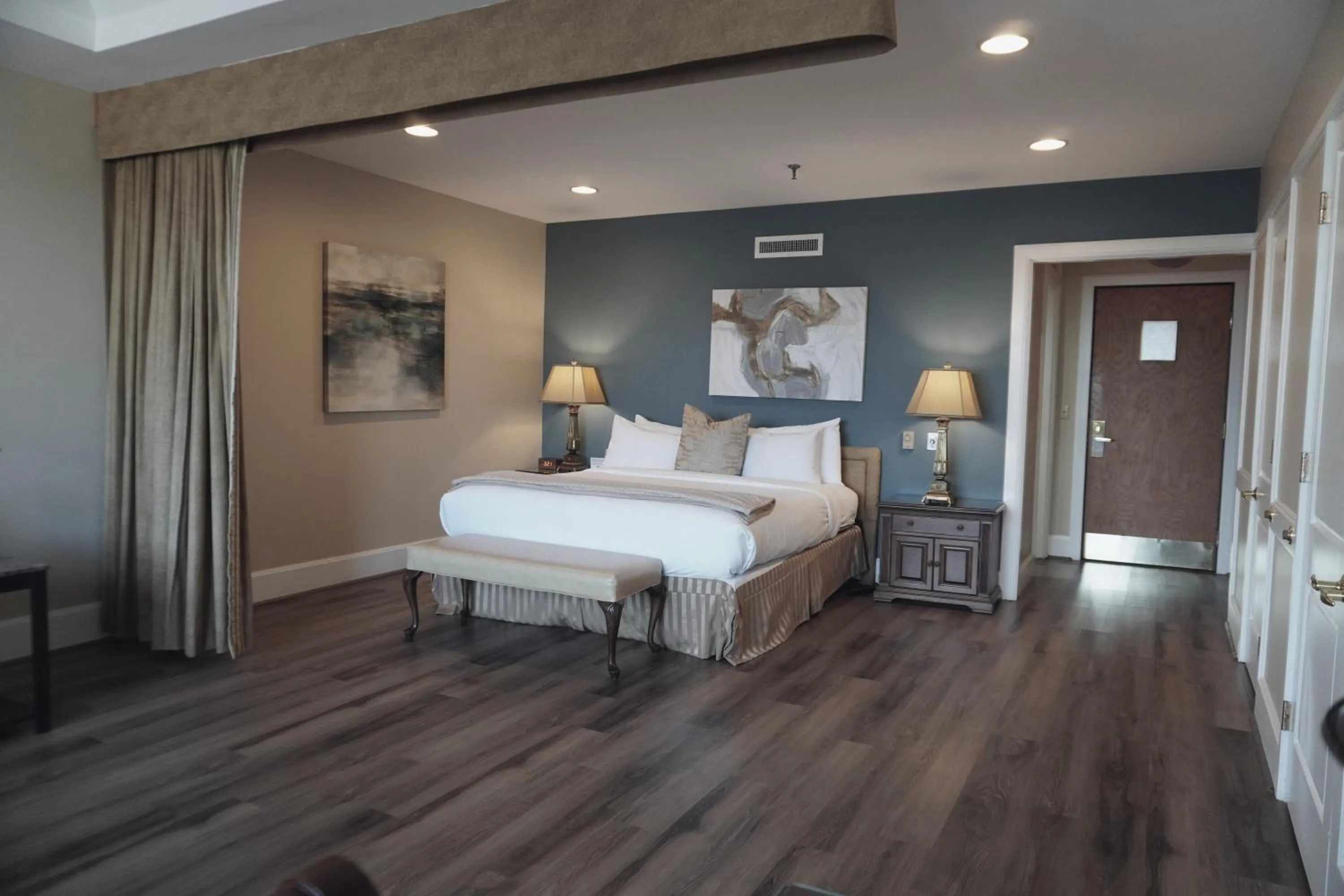 Bed in Haywood Park Hotel, an Ascend Collection Hotel