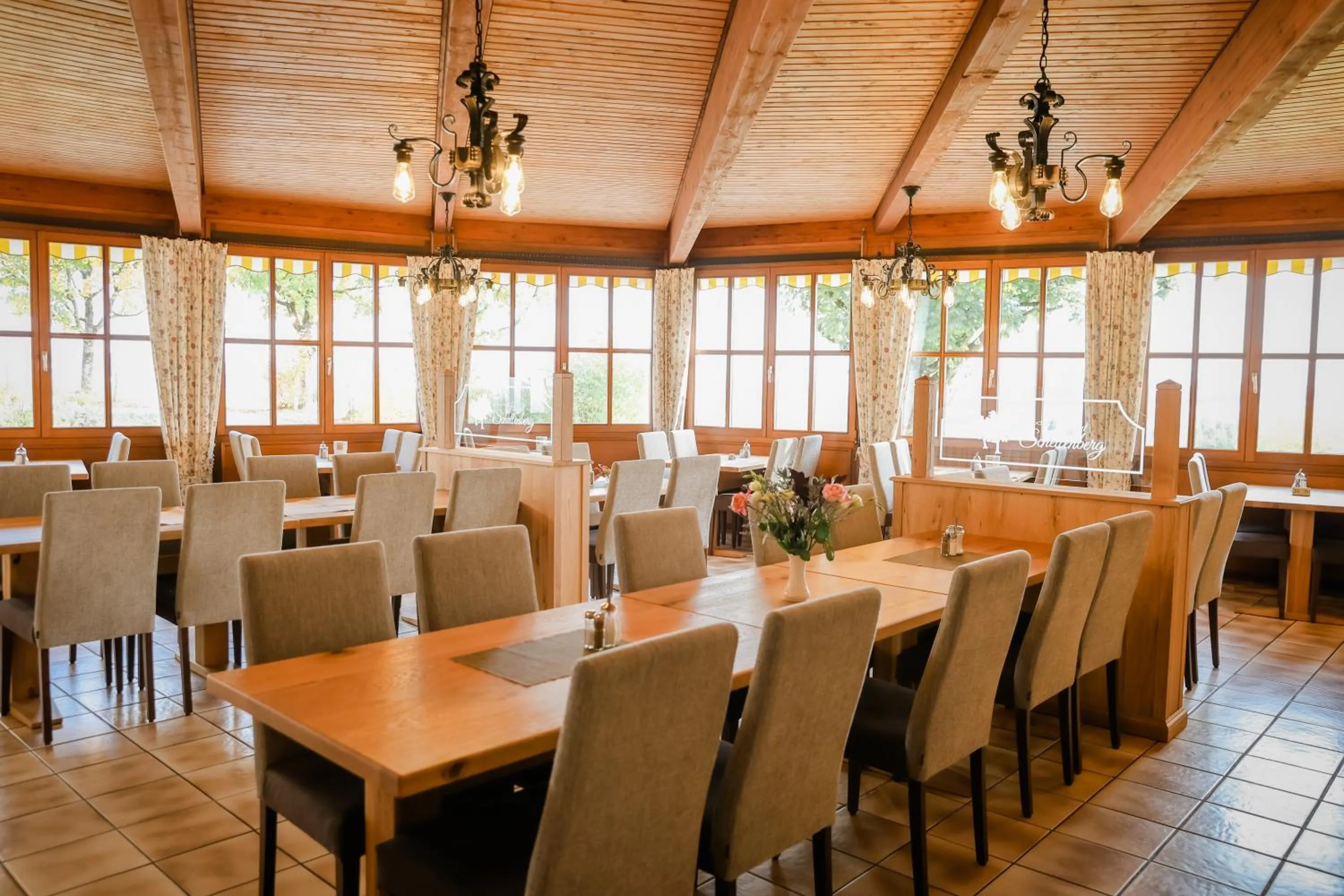 Restaurant/places to eat in Landhotel Schellenberg