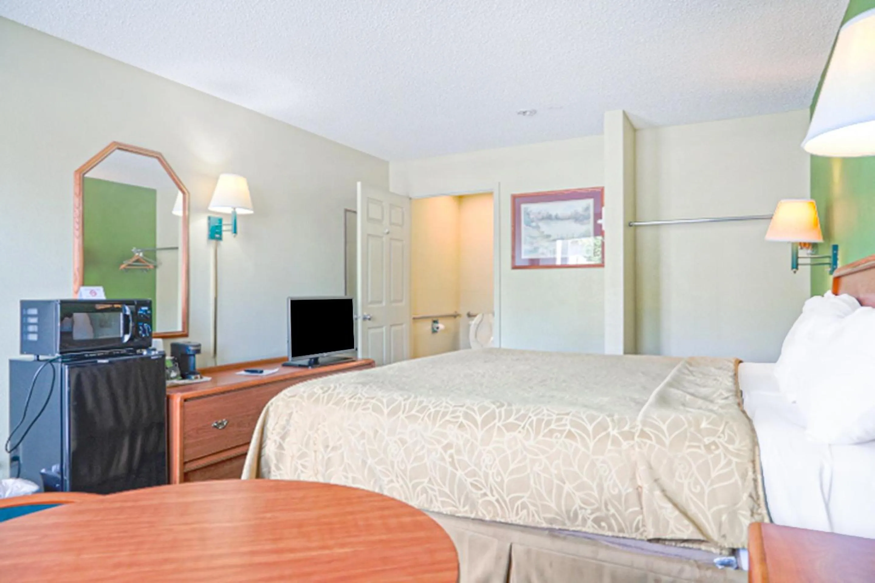 Bedroom, Bed in Economy Inn By OYO Ashburn