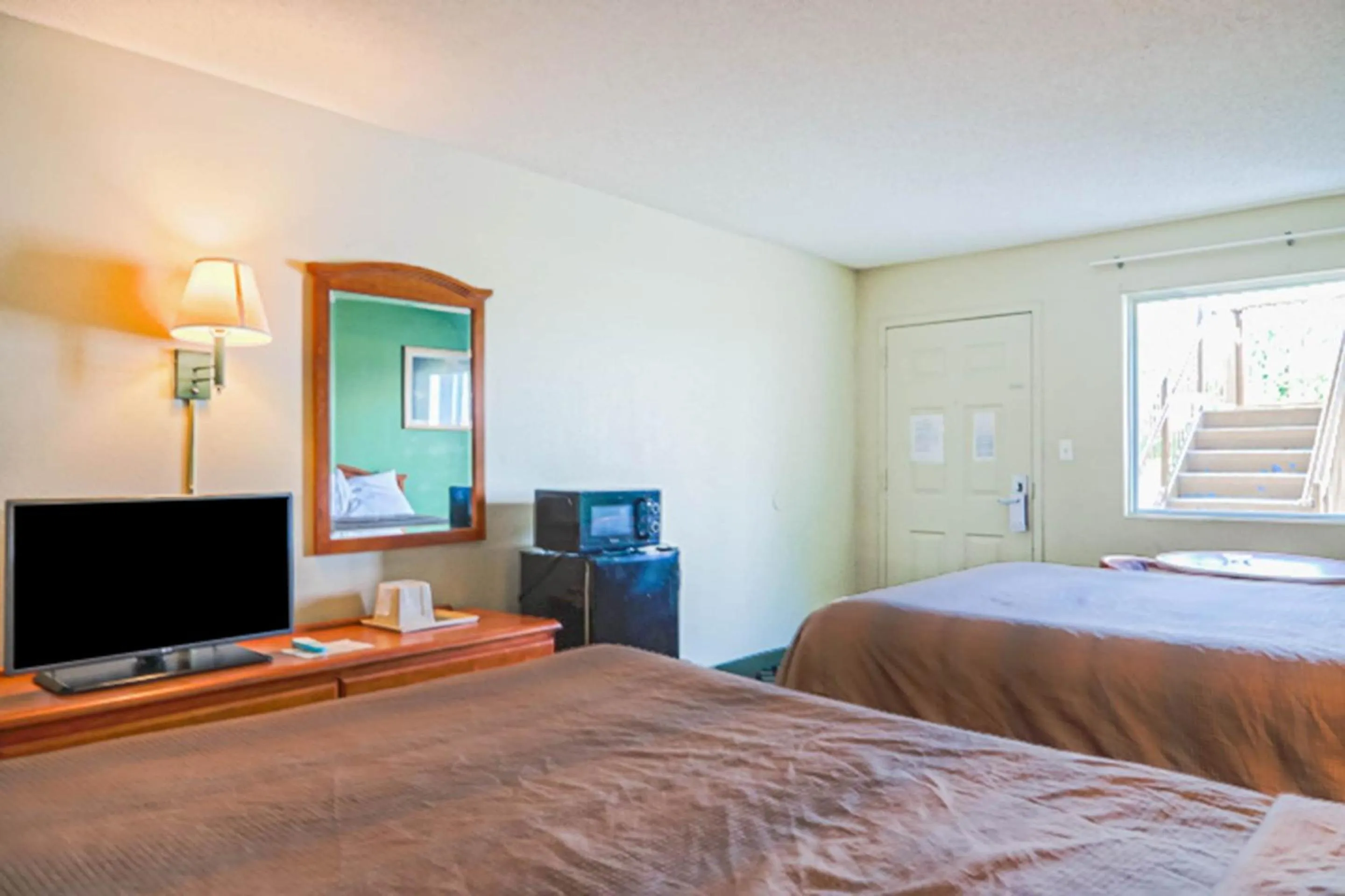 Bedroom, Bed in Economy Inn By OYO Ashburn