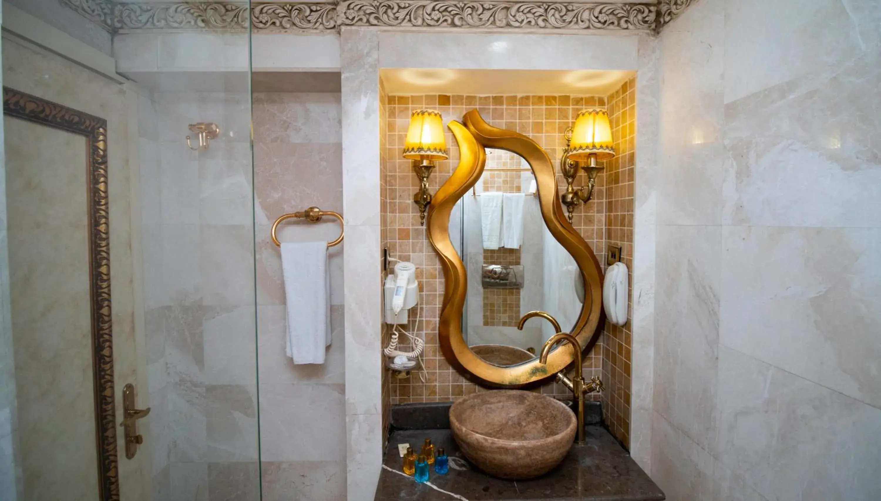 Family Room in Hotel Buyuk Hamit Family Room in Hotel Buyuk Hamit