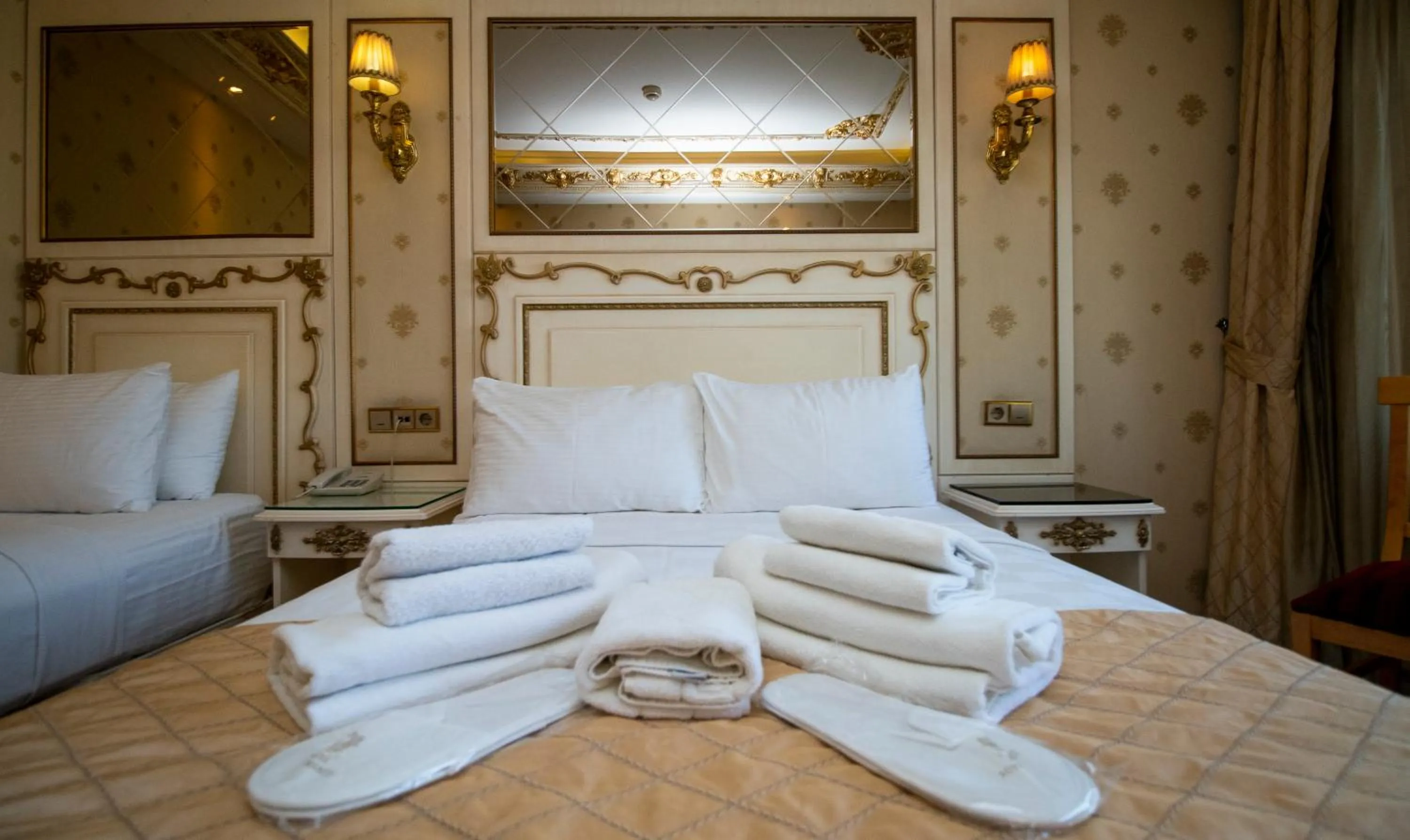 Bed in Hotel Buyuk Hamit