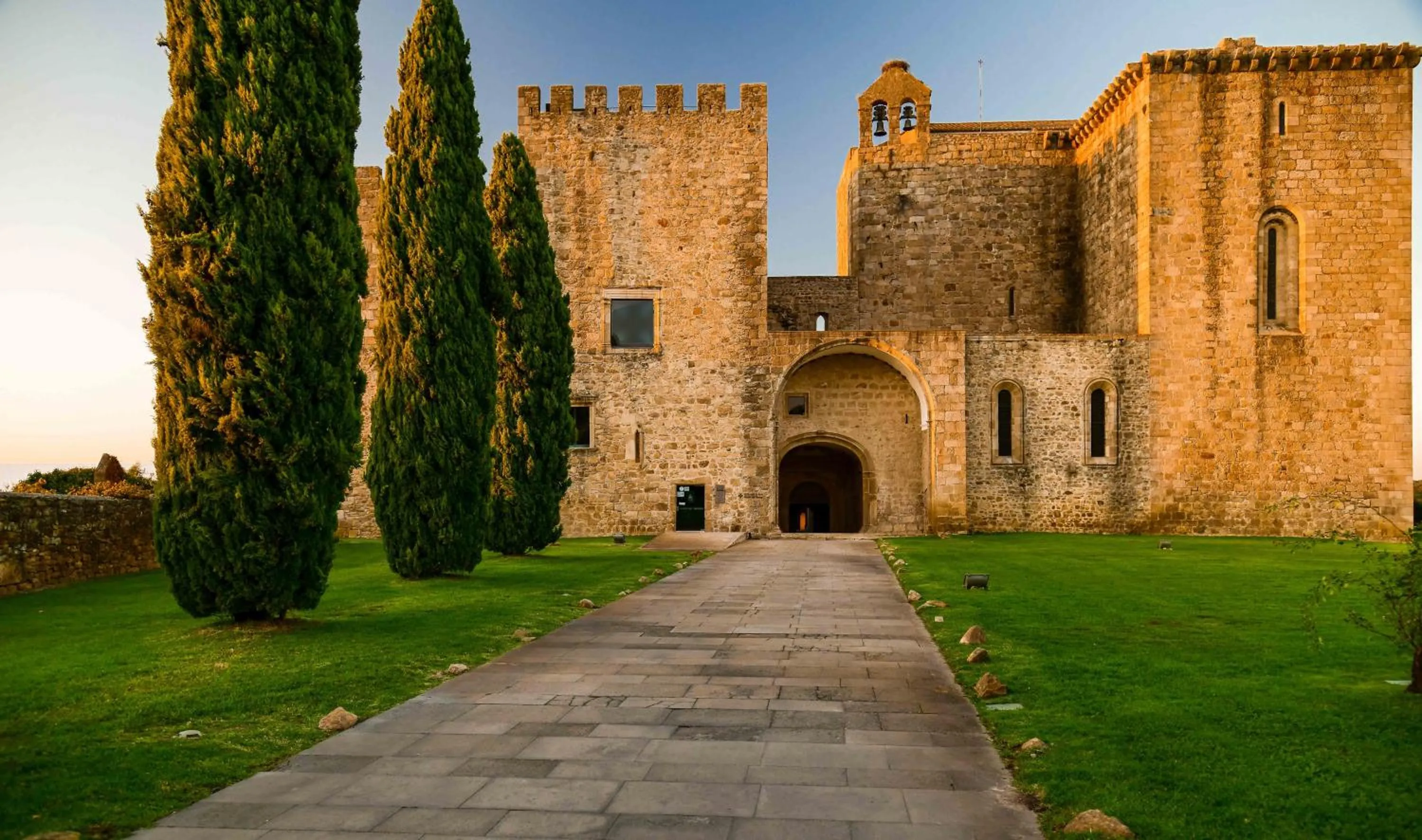 Facade/entrance in Pousada Mosteiro do Crato