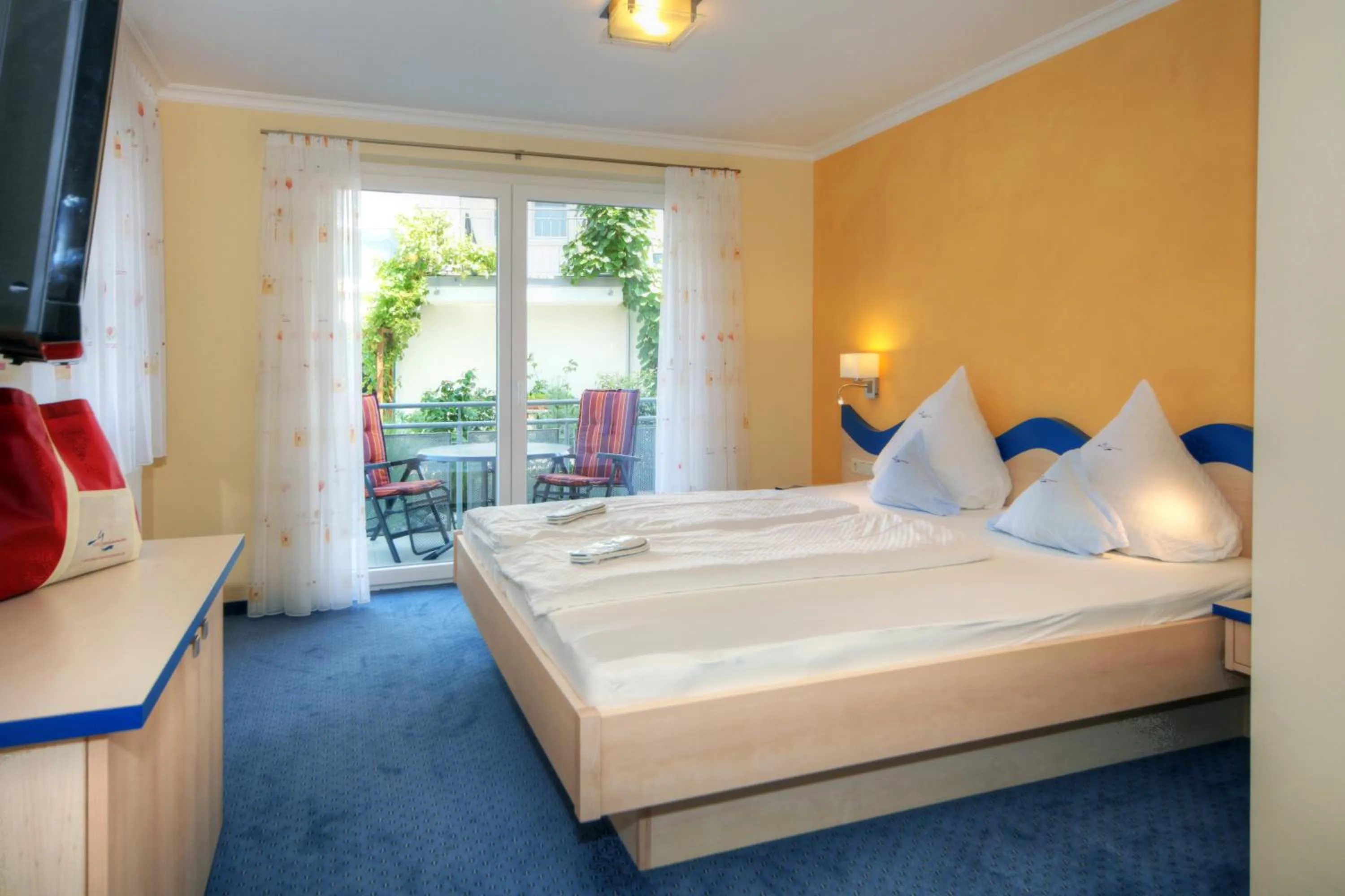 Balcony/Terrace, Bed in Hotel Meschenmoser