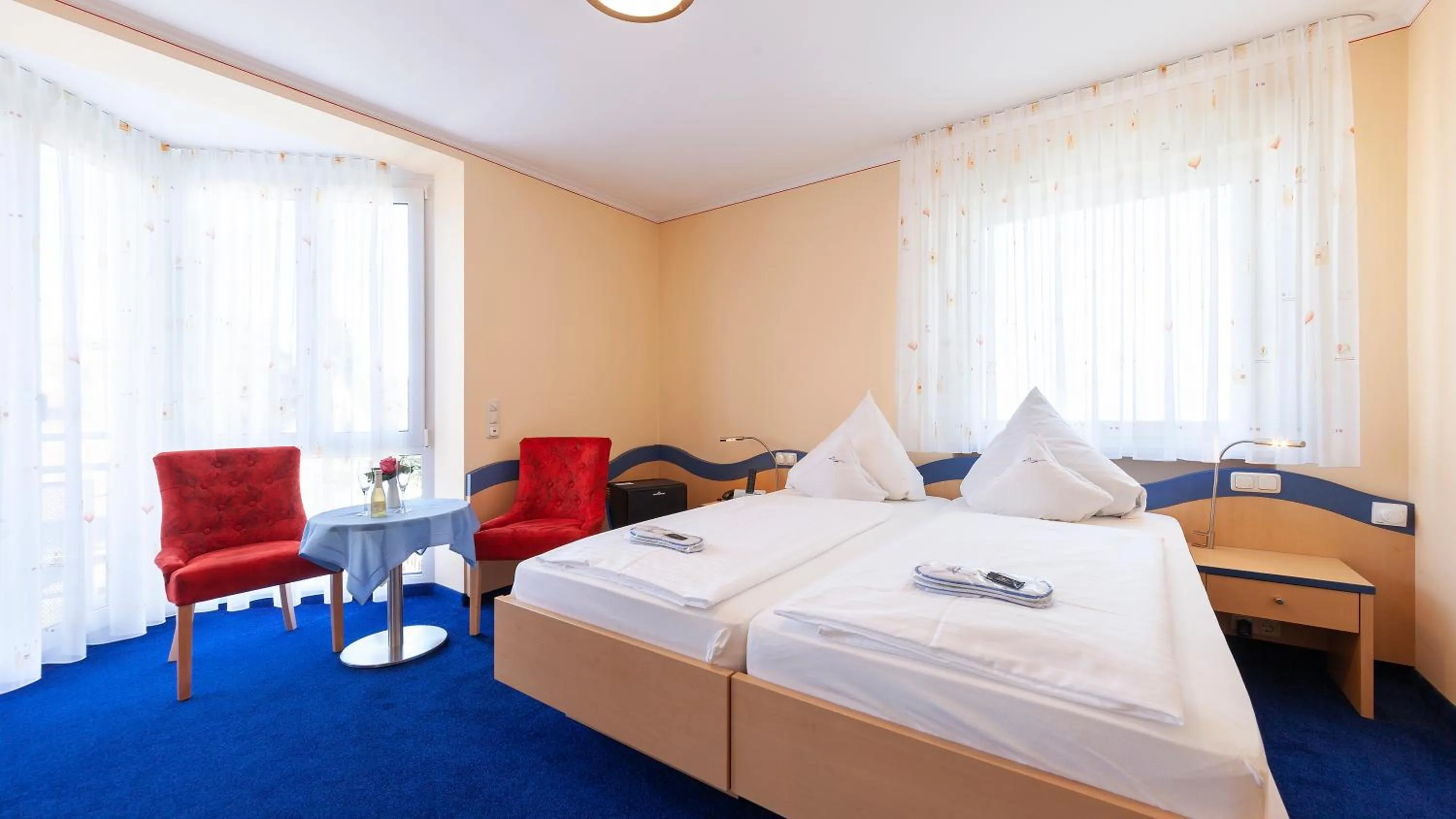 Photo of the whole room, Bed in Hotel Meschenmoser