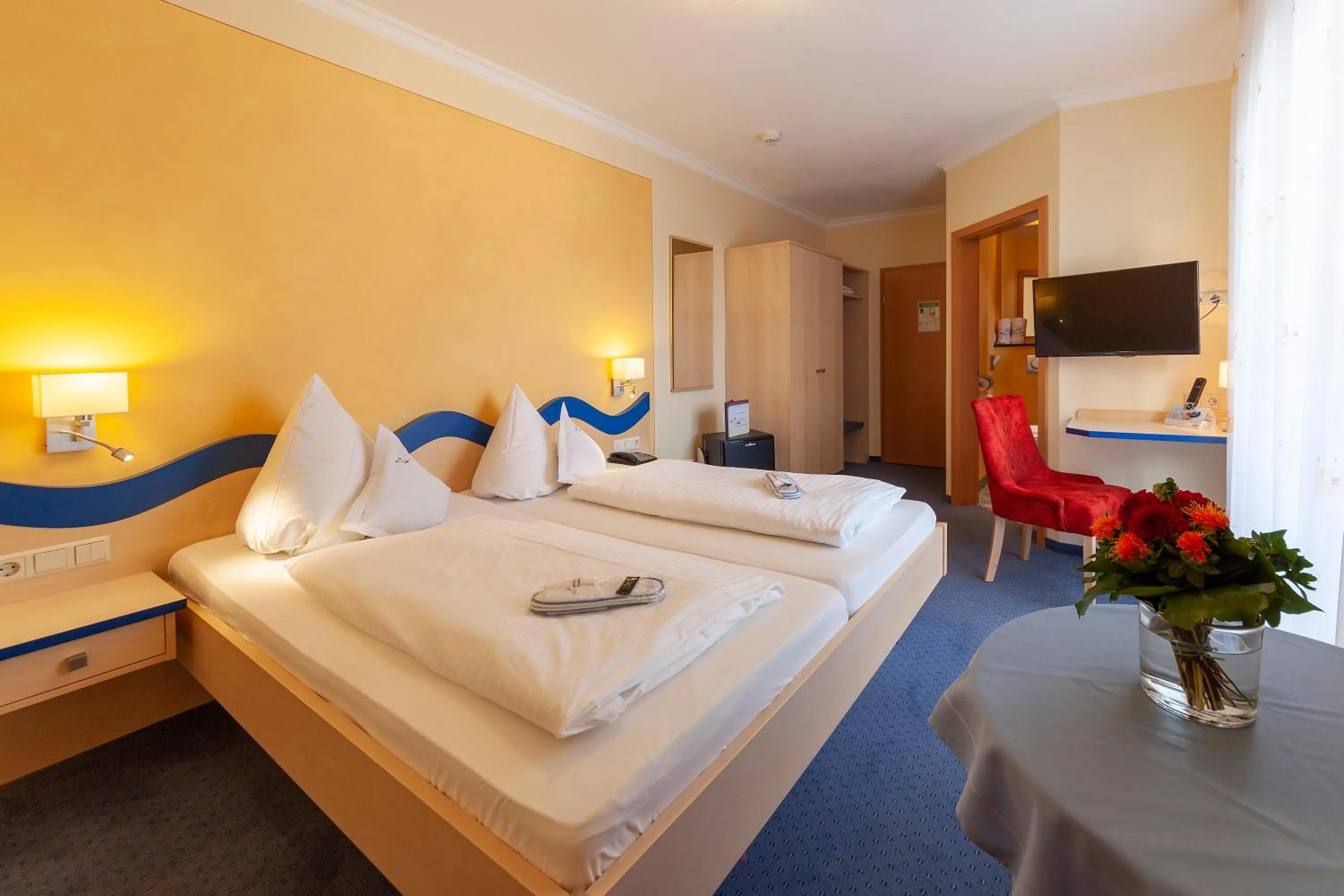 Photo of the whole room, Bed in Hotel Meschenmoser