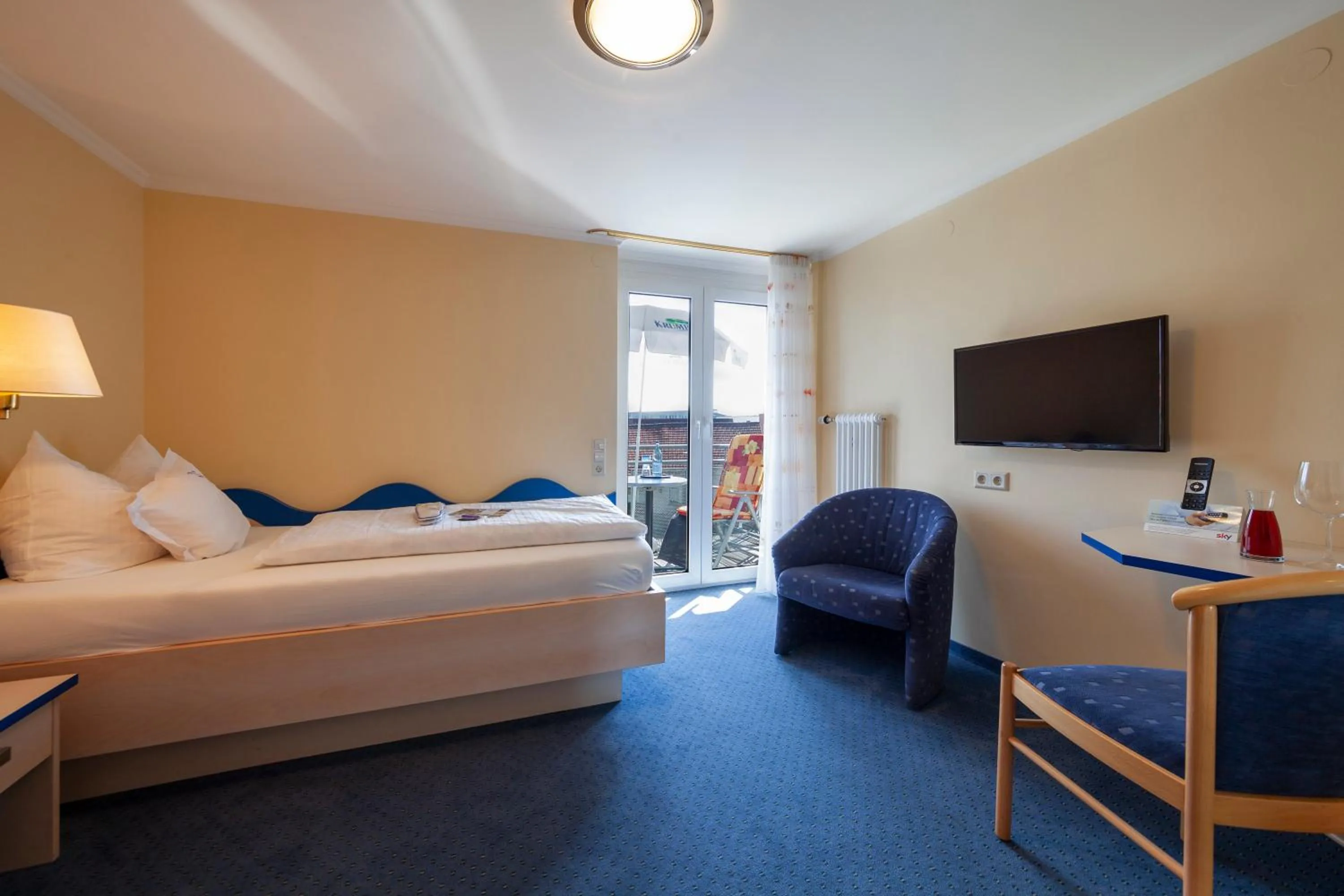 Photo of the whole room, Bed in Hotel Meschenmoser