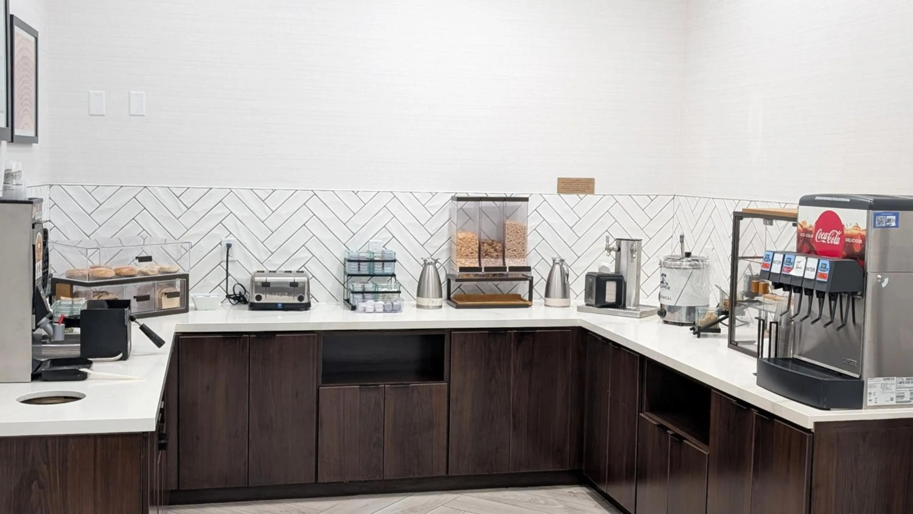 Restaurant/places to eat in Staybridge Suites Bismarck by IHG