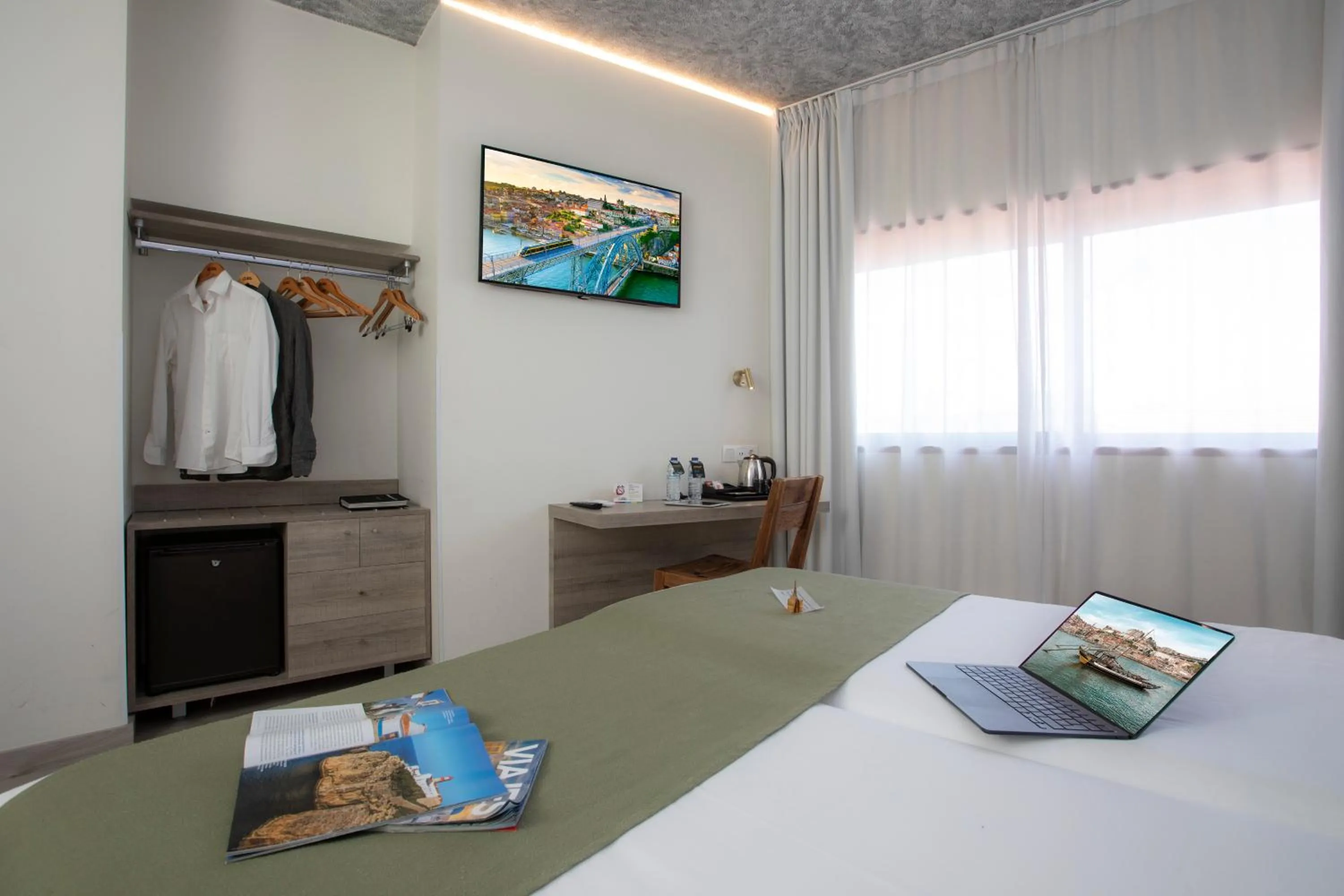 Bedroom, Bed in Casual Inca Porto