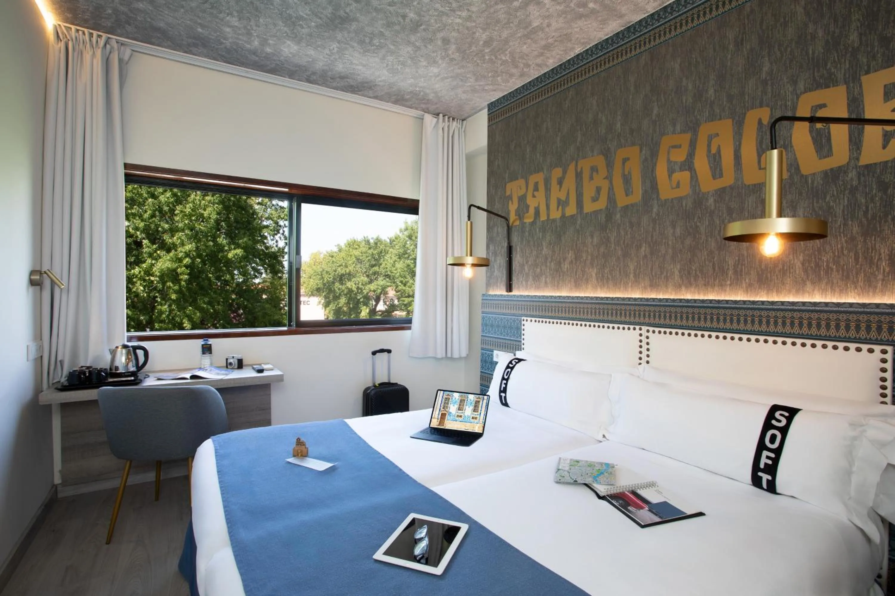 Bedroom, Bed in Casual Inca Porto