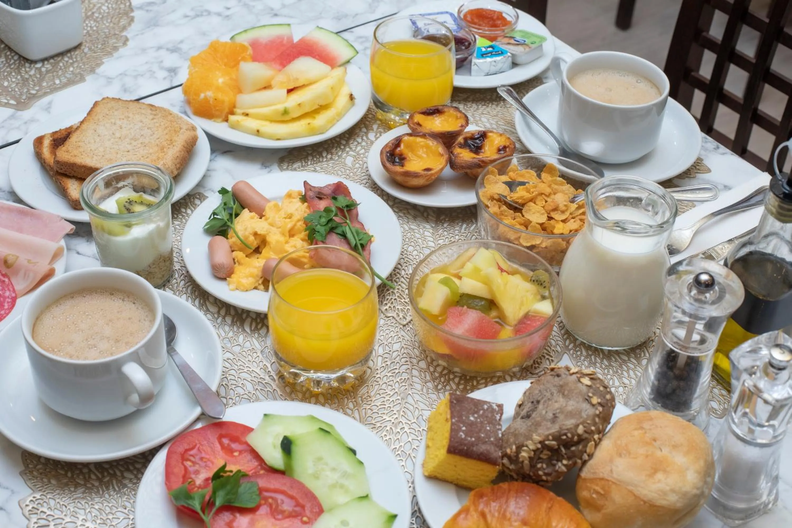 Buffet breakfast in Casual Inca Porto