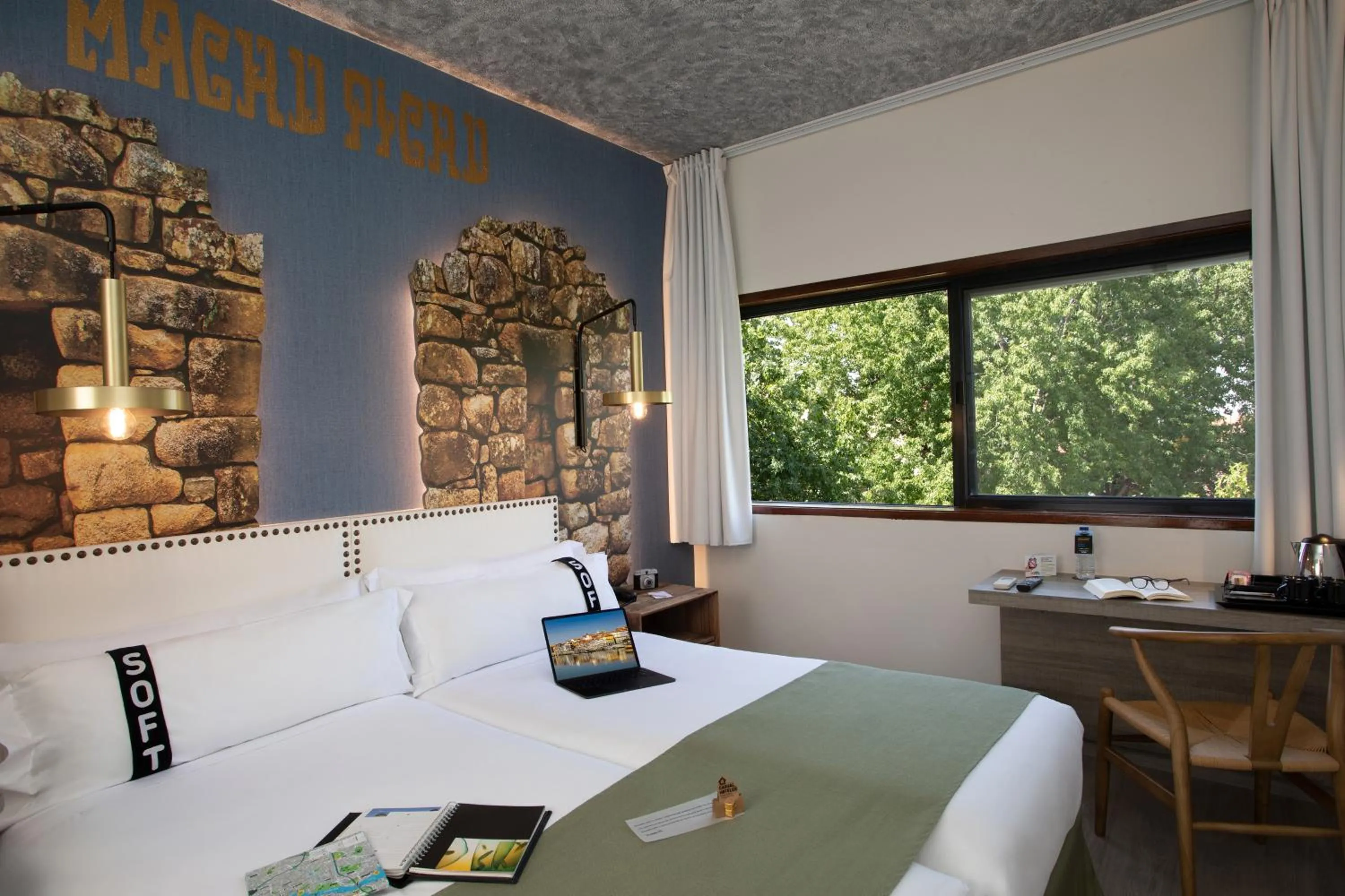 Bedroom, Bed in Casual Inca Porto