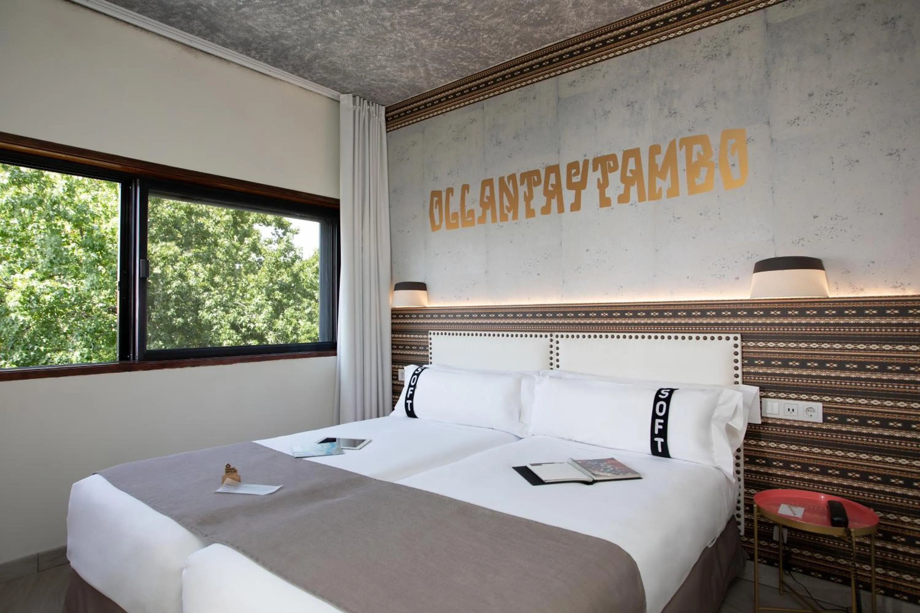 Bedroom, Bed in Casual Inca Porto