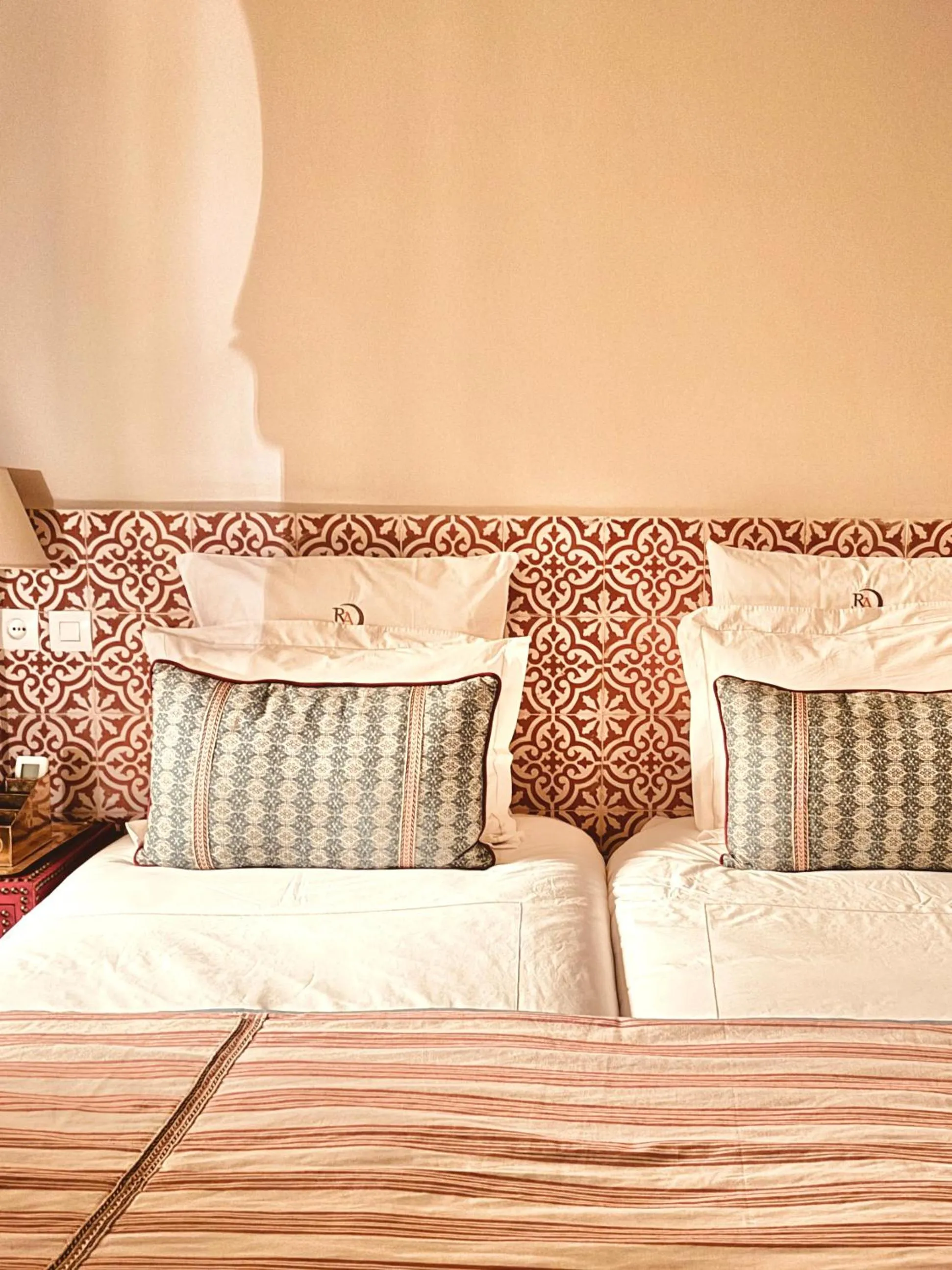 Photo of the whole room, Bed in Riad Abracadabra