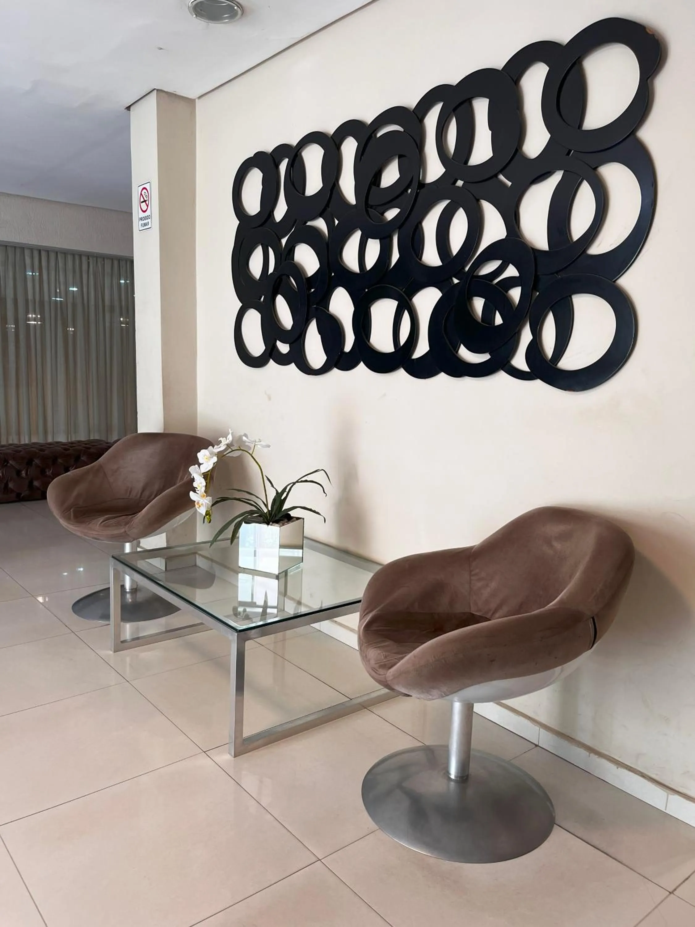 Seating area in Maximus Sottile - by Easy Hotéis