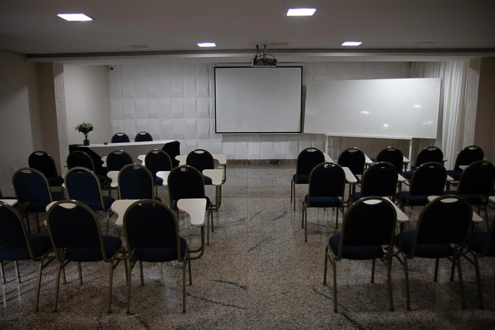 Meeting/conference room in Maximus Sottile - by Easy Hotéis