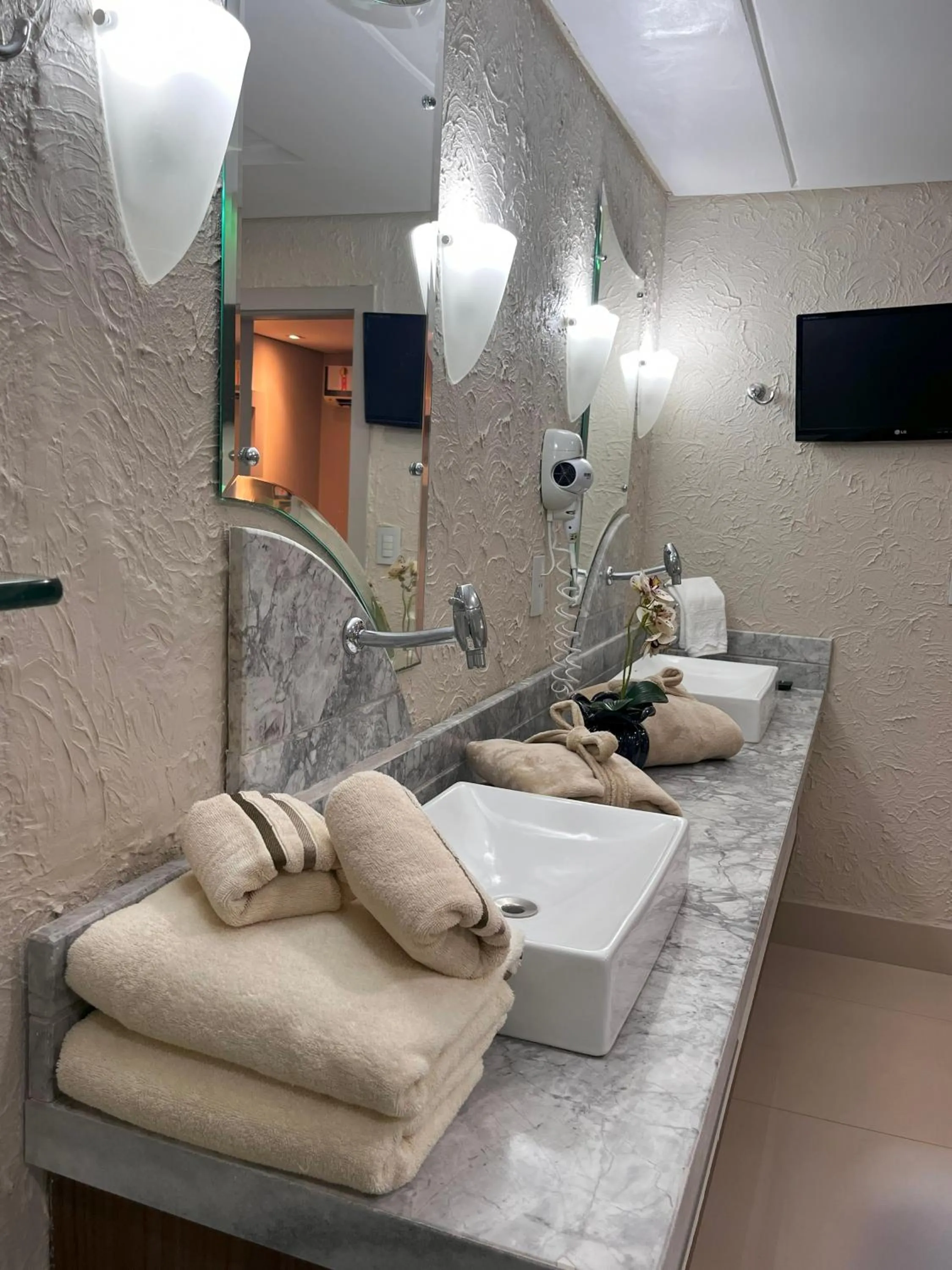 TV and multimedia in Maximus Sottile - by Easy Hotéis