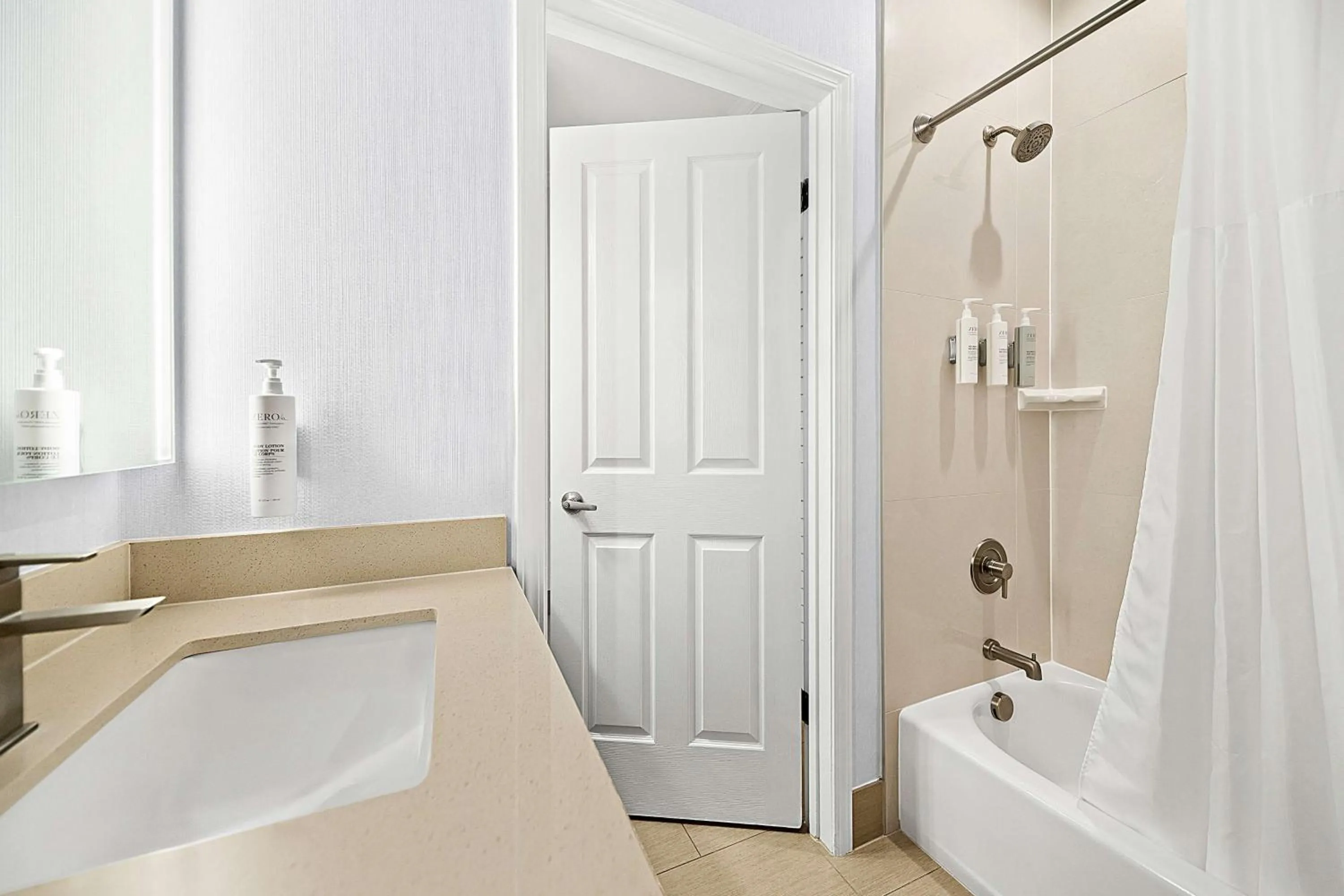 Bathroom in Hampton Inn Morgan Hill