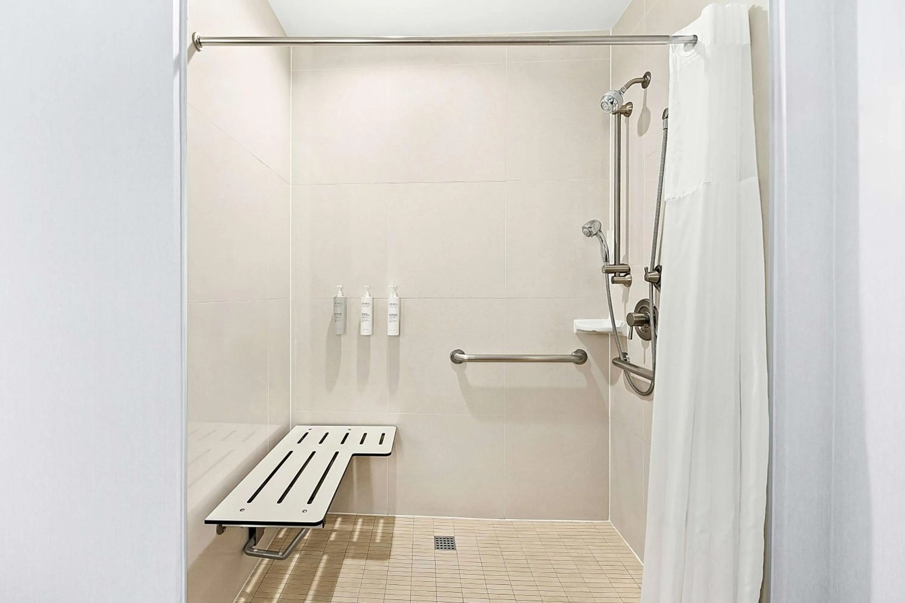 Bathroom in Hampton Inn Morgan Hill