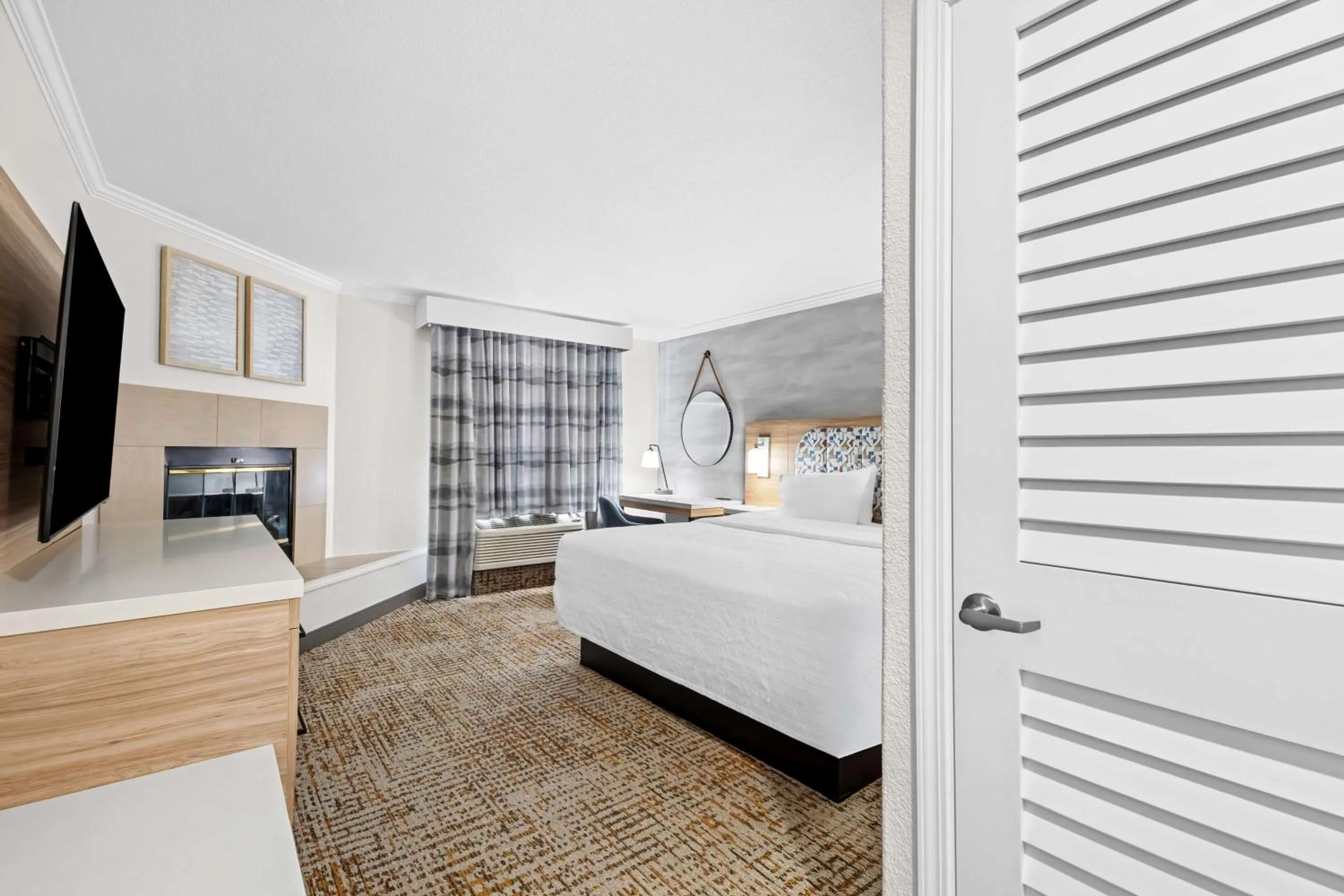 Bedroom, Bed in Hampton Inn Morgan Hill