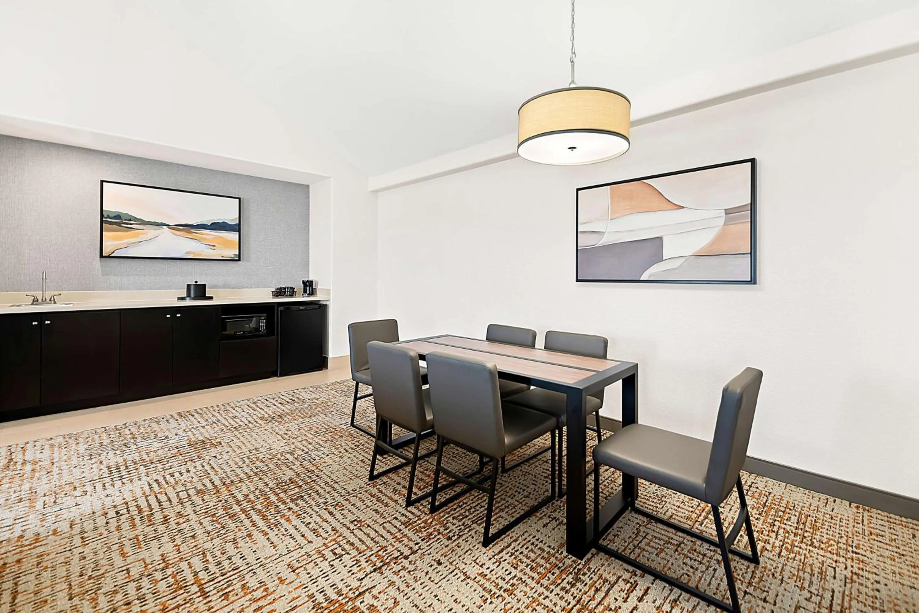 Kitchen or kitchenette in Hampton Inn Morgan Hill