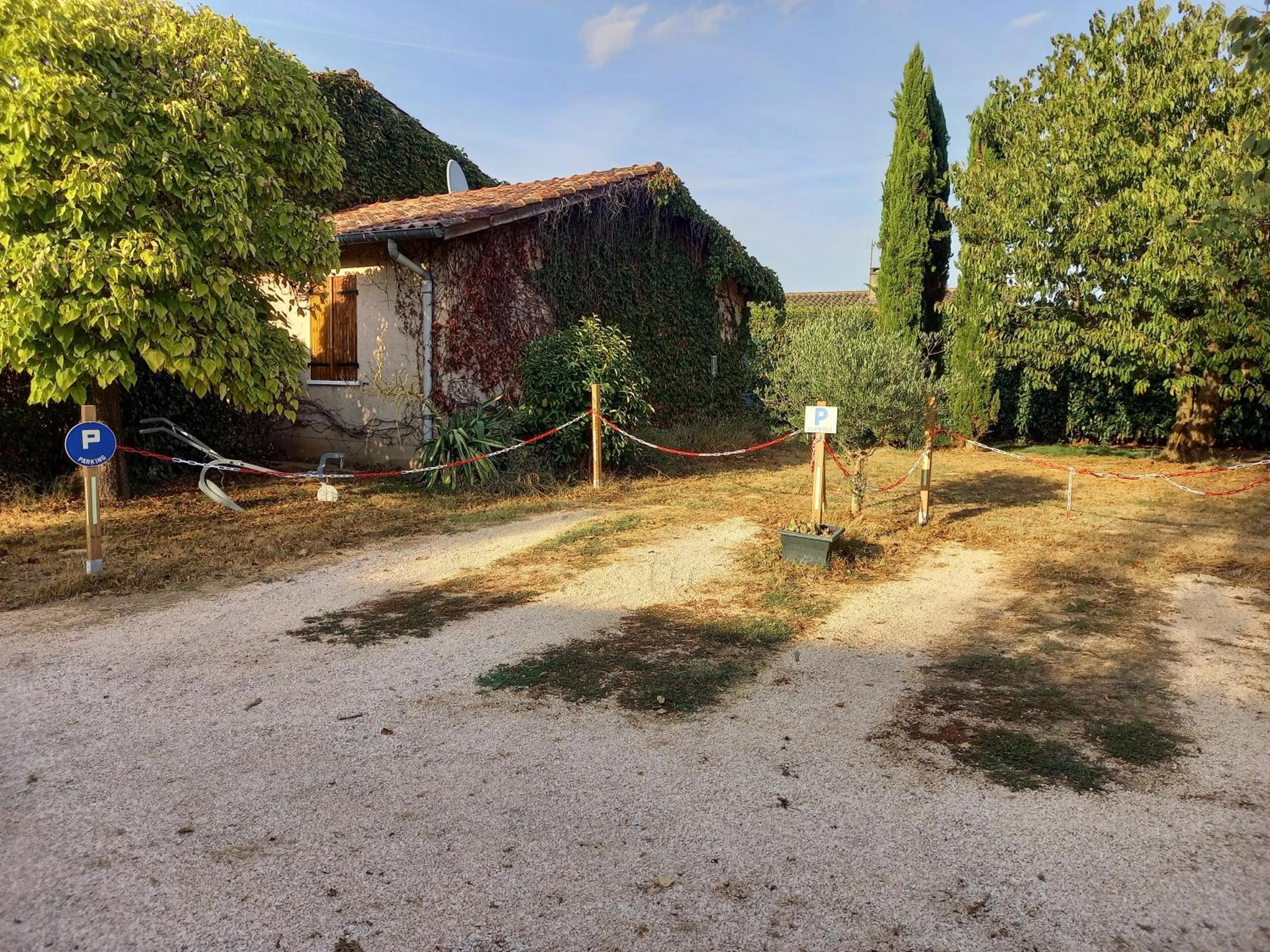 Parking in Le violet