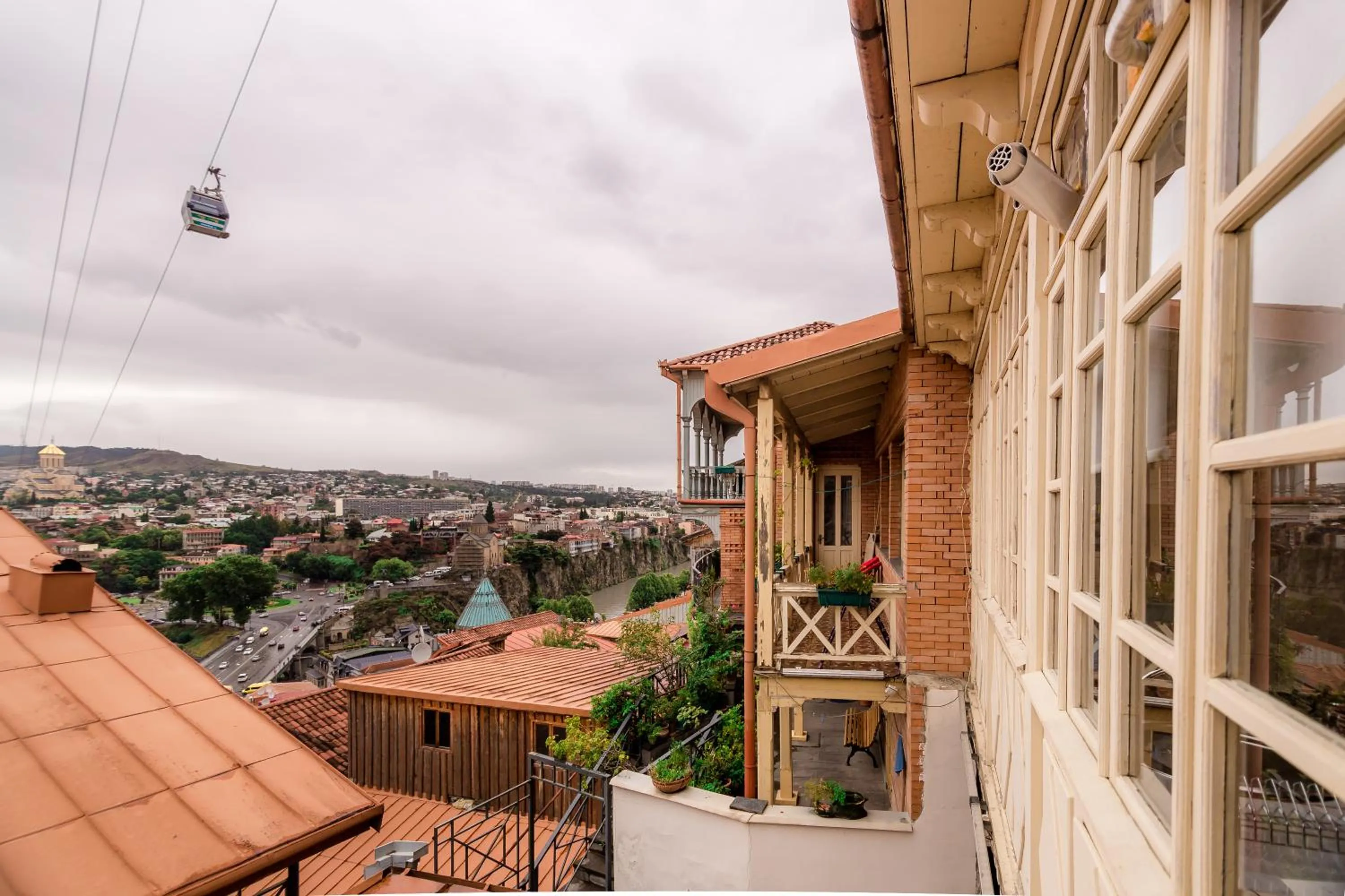 Hiking in M & L Old Tbilisi